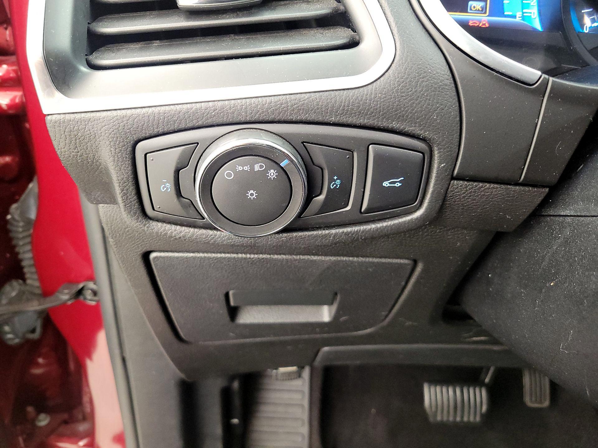 Thumbnail: 2016 Ford Edge - 13