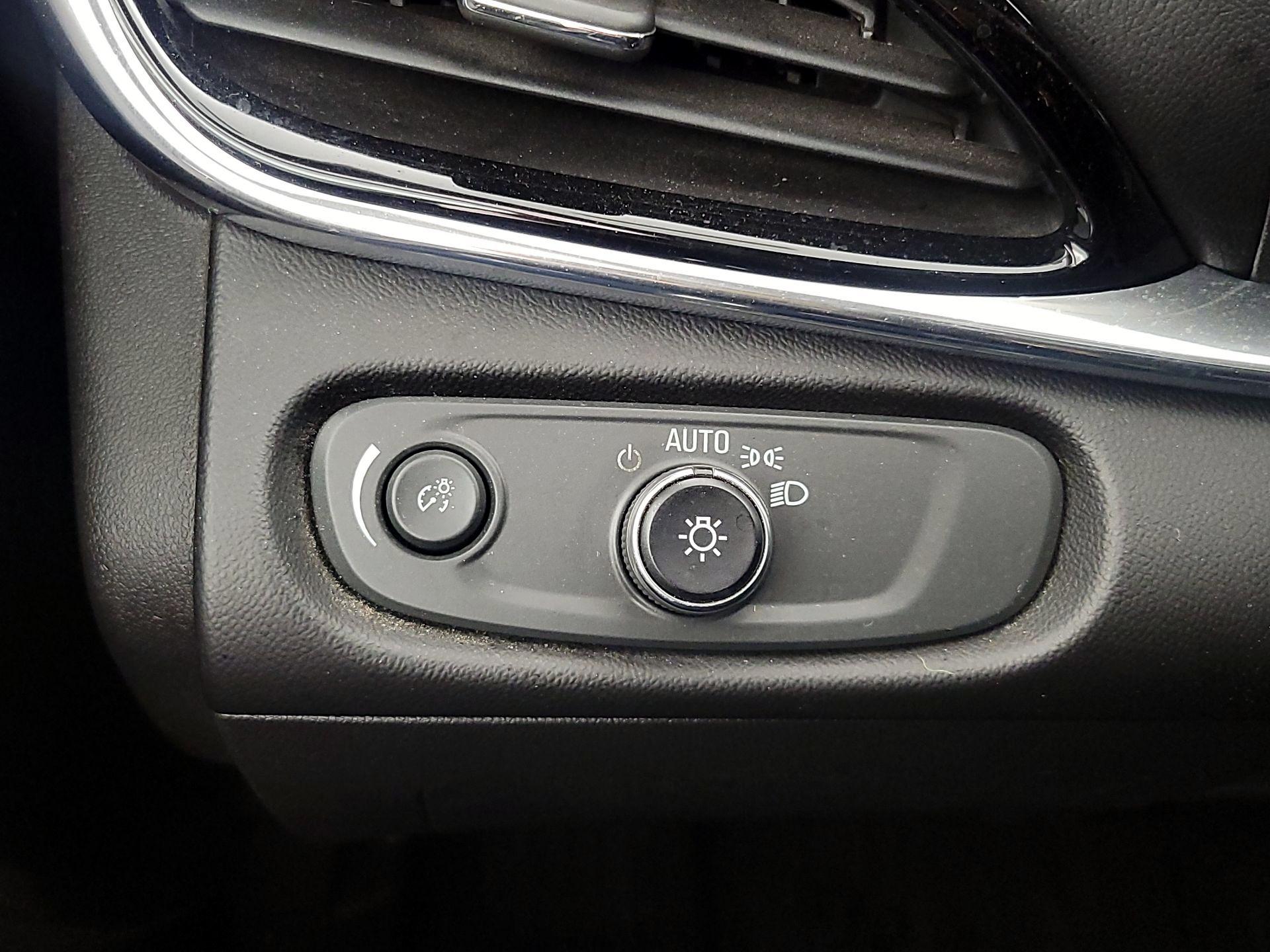 Thumbnail: 2016 Chevrolet Volt - 13