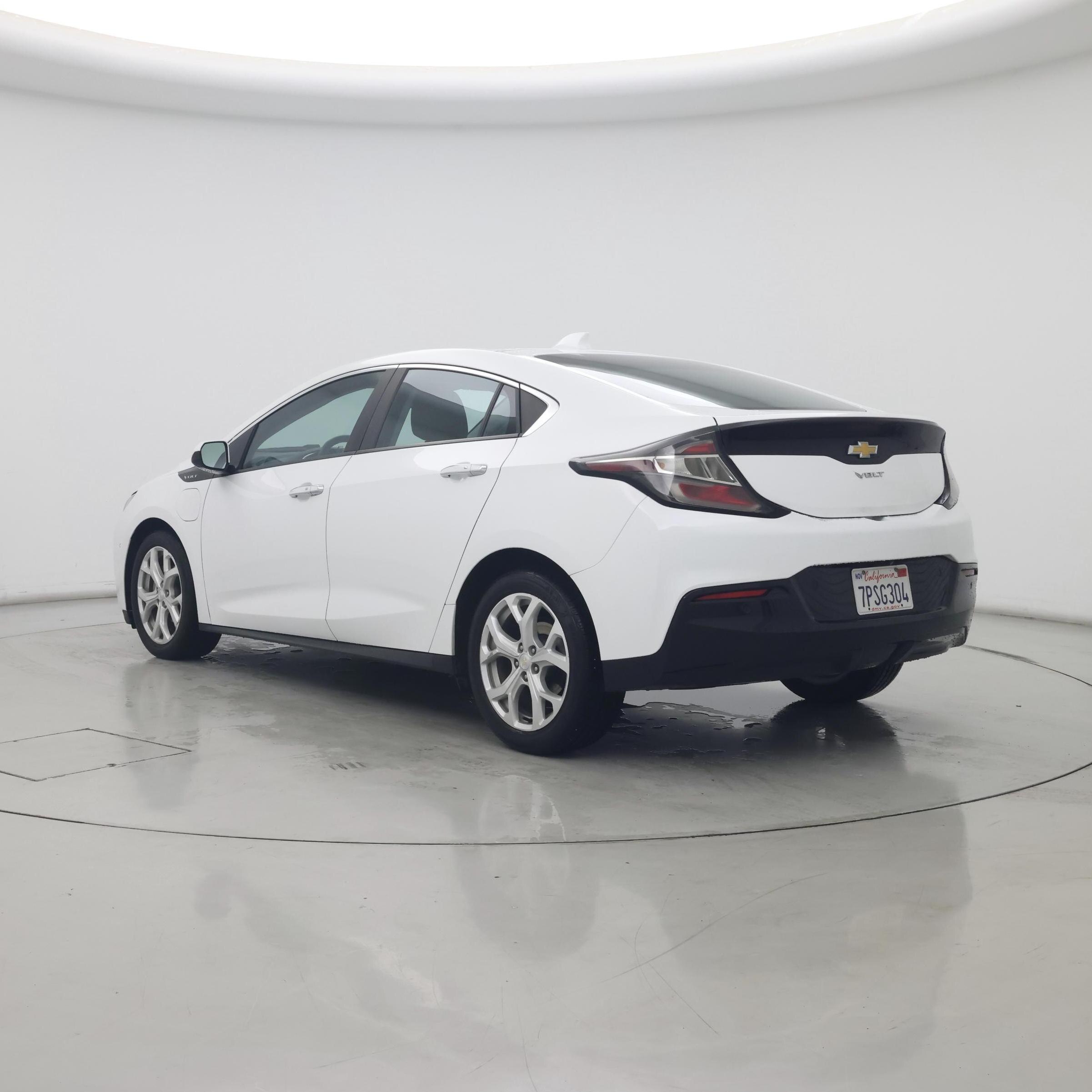 Thumbnail: 2016 Chevrolet Volt - 2