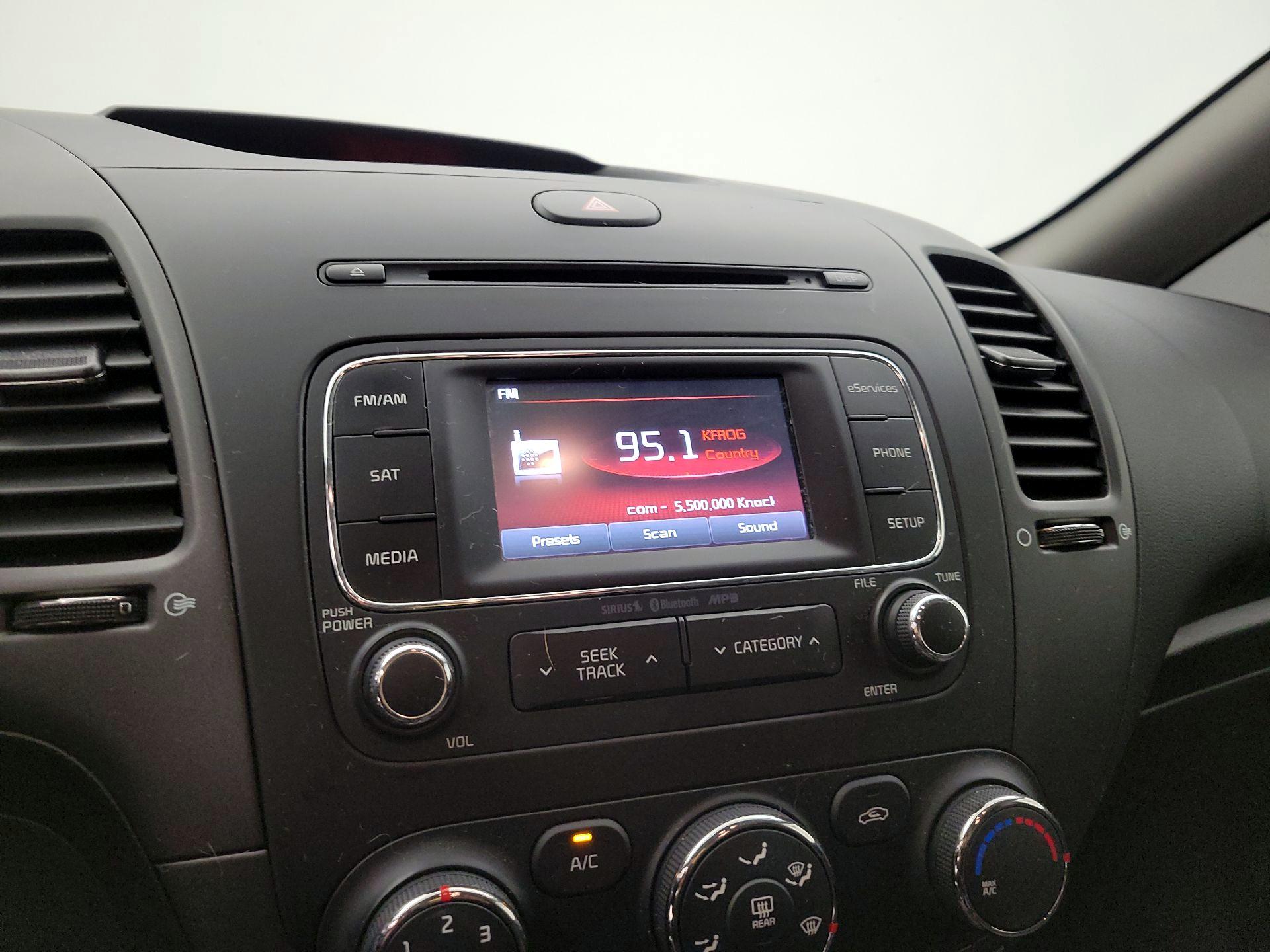 Thumbnail: 2015 Kia Forte - 15