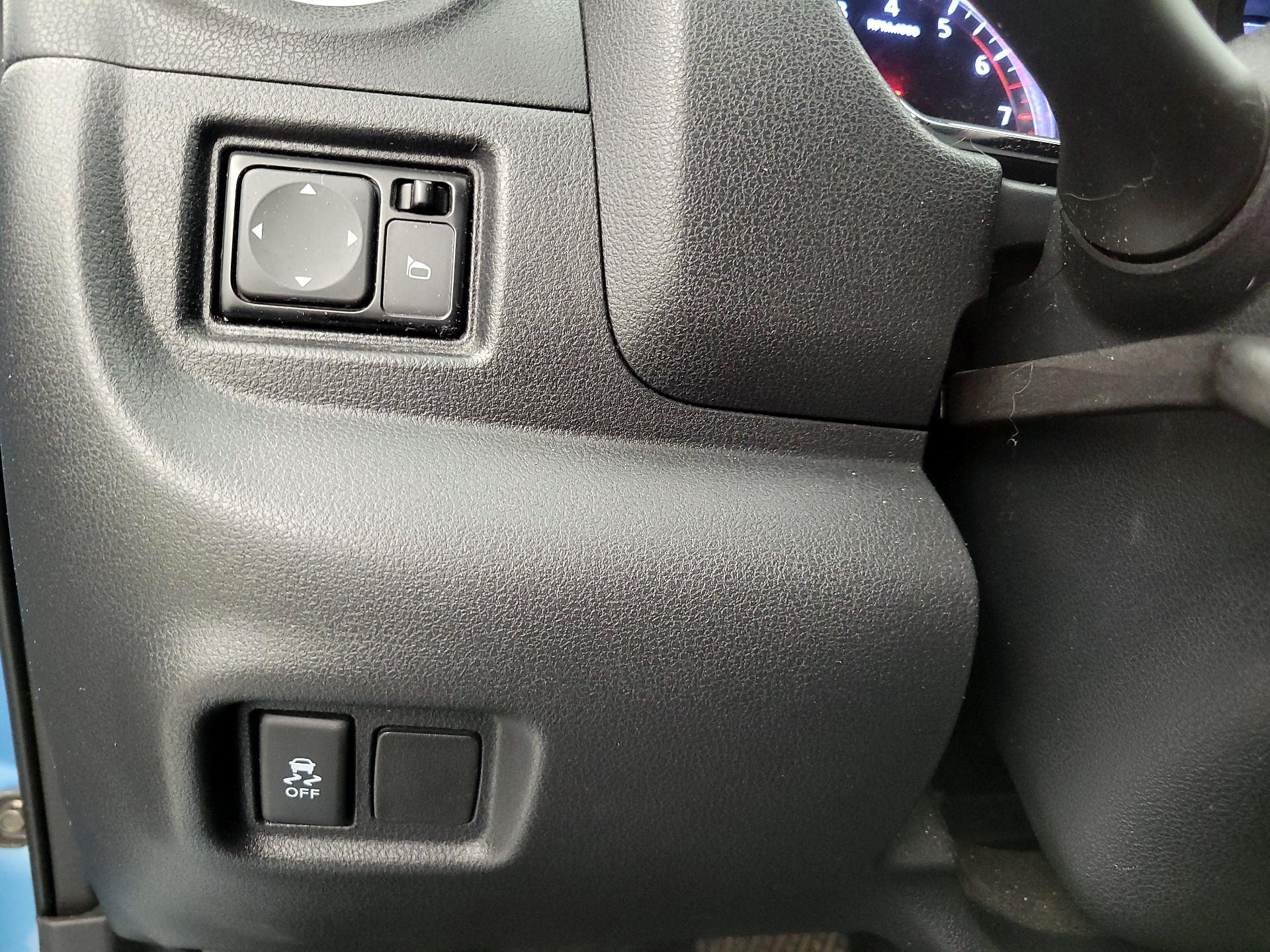 Thumbnail: 2014 Nissan Versa Note - 13