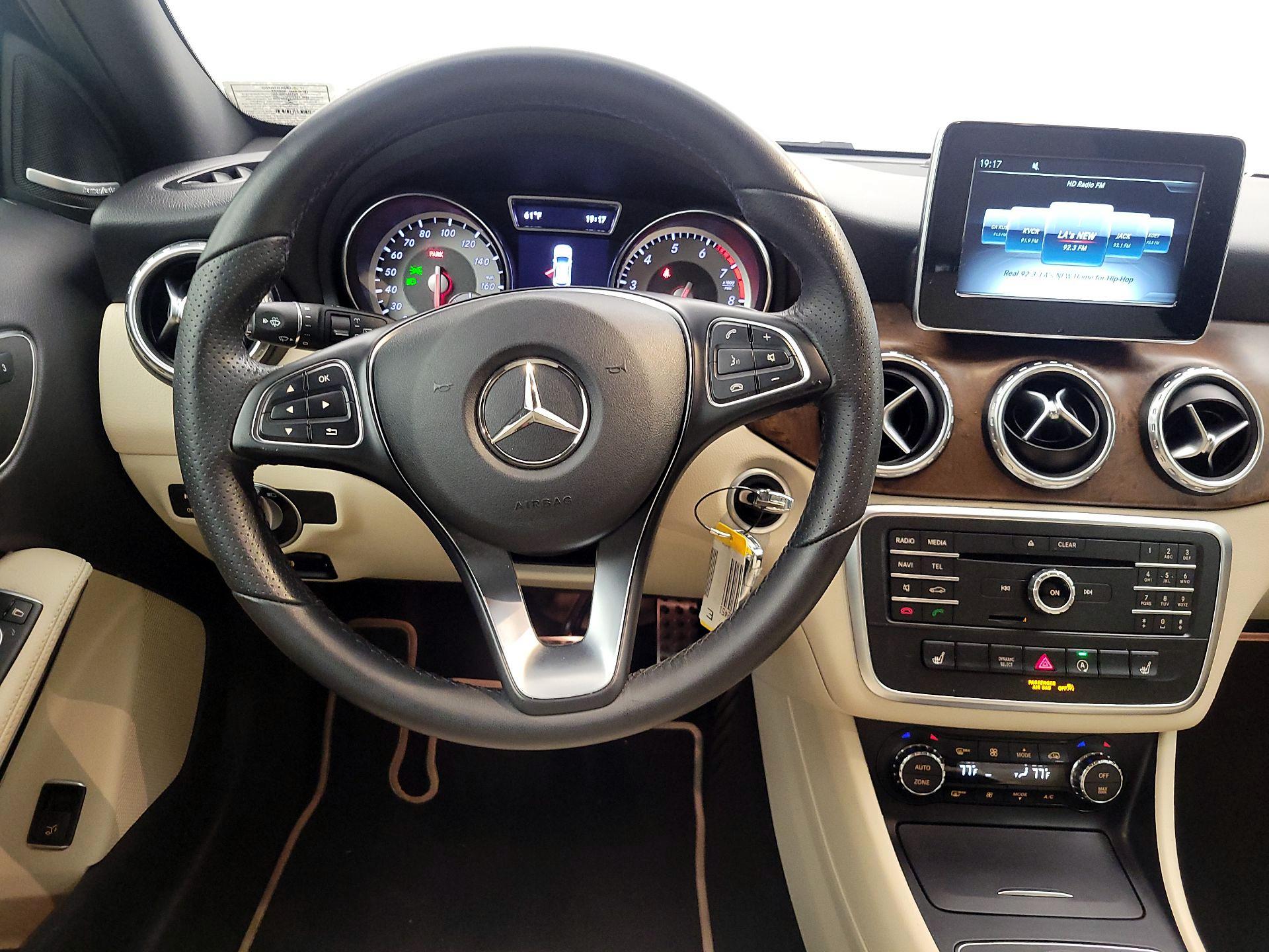 Thumbnail: 2017 Mercedes-Benz GLA - 10