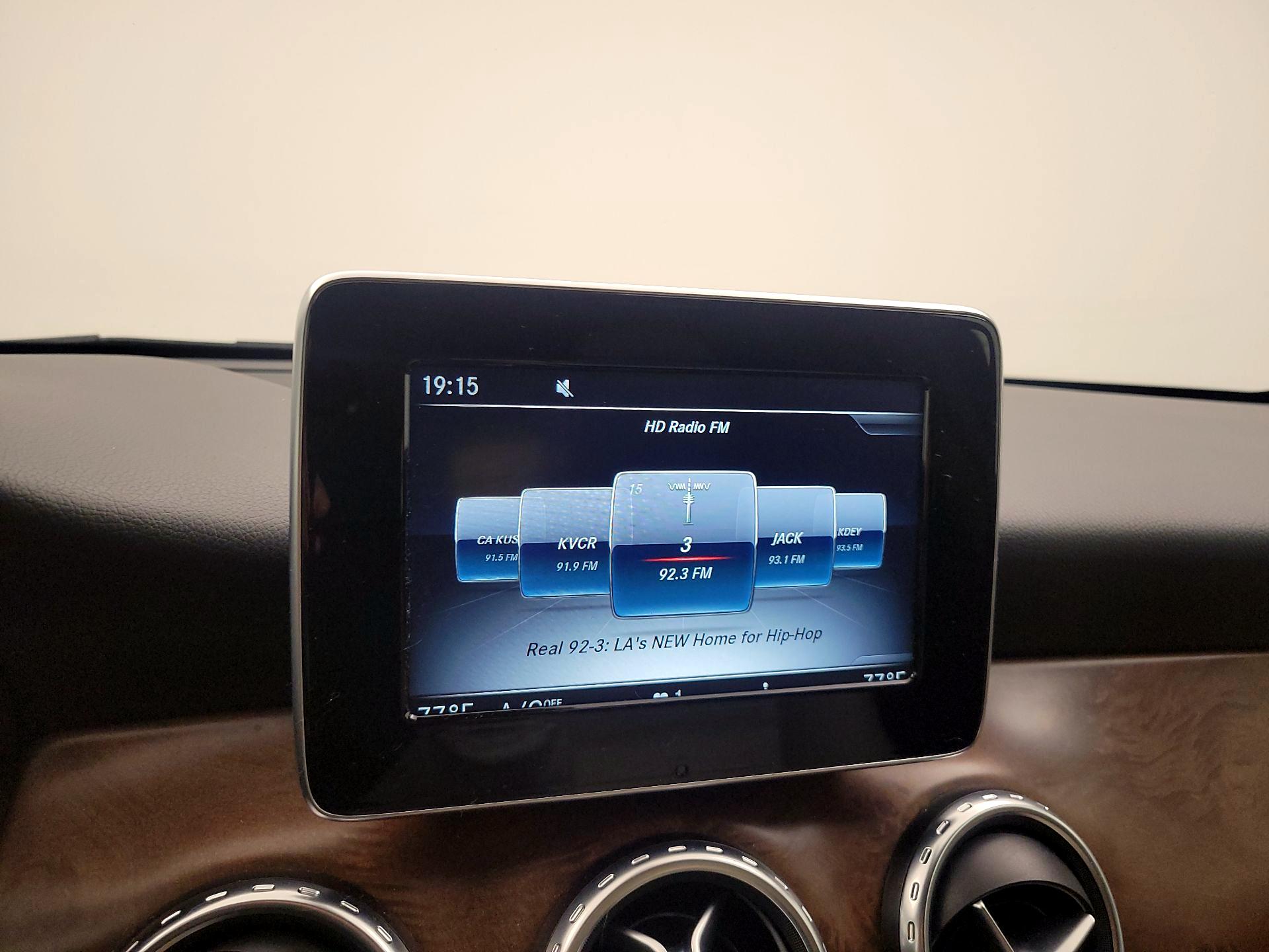 Thumbnail: 2017 Mercedes-Benz GLA - 15