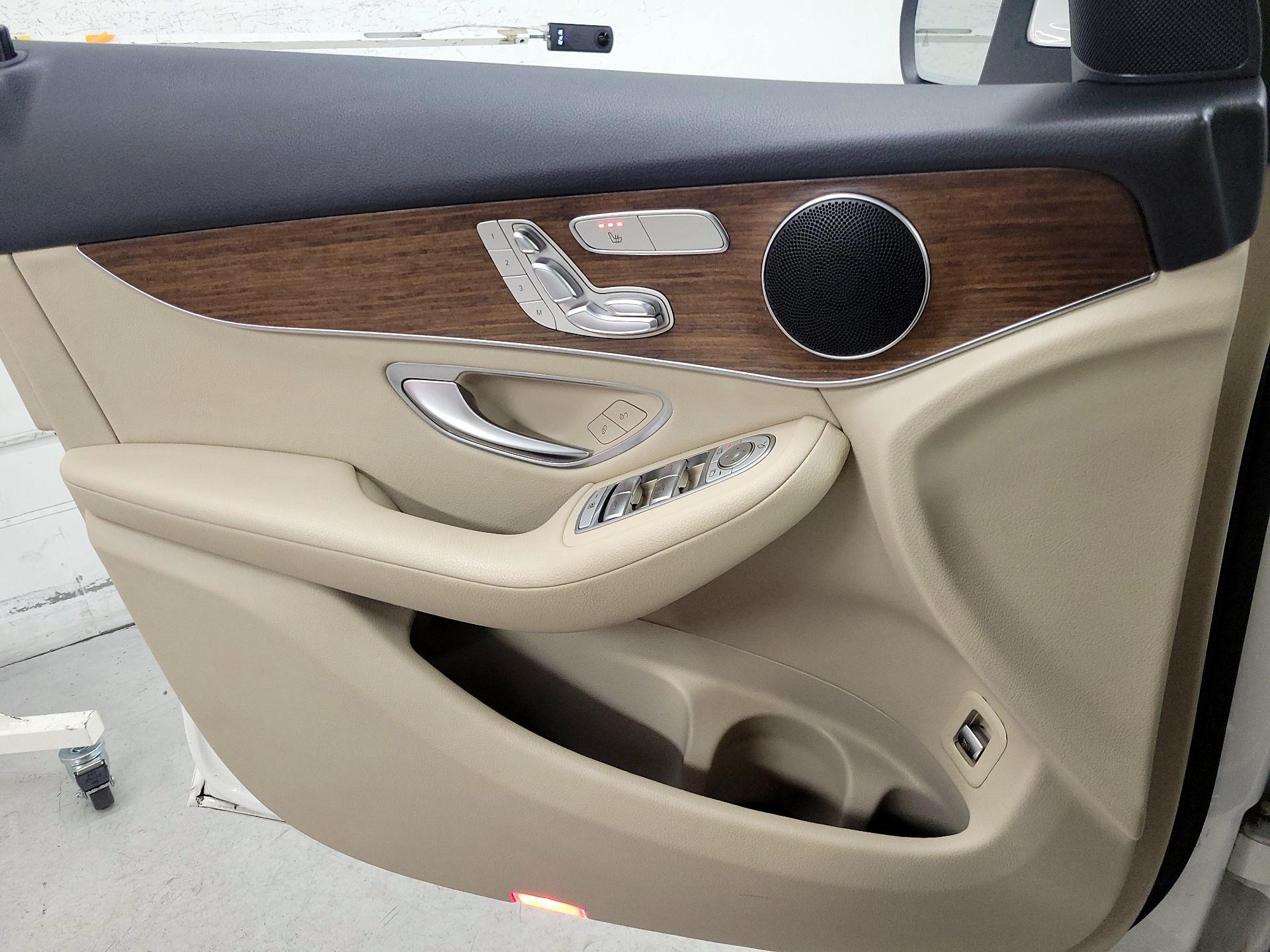 Thumbnail: 2022 Mercedes-Benz GLC - 12