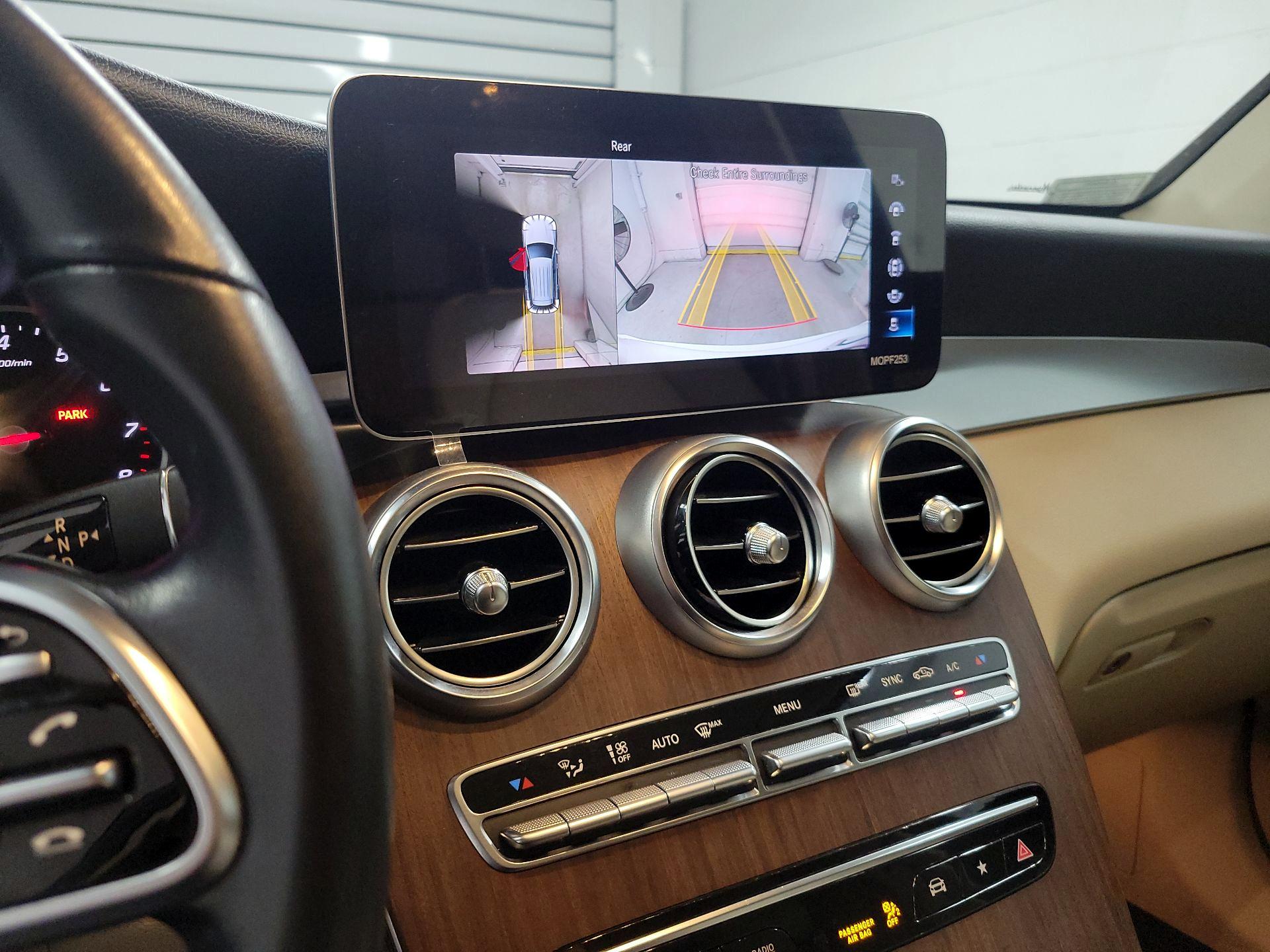 Thumbnail: 2022 Mercedes-Benz GLC - 14