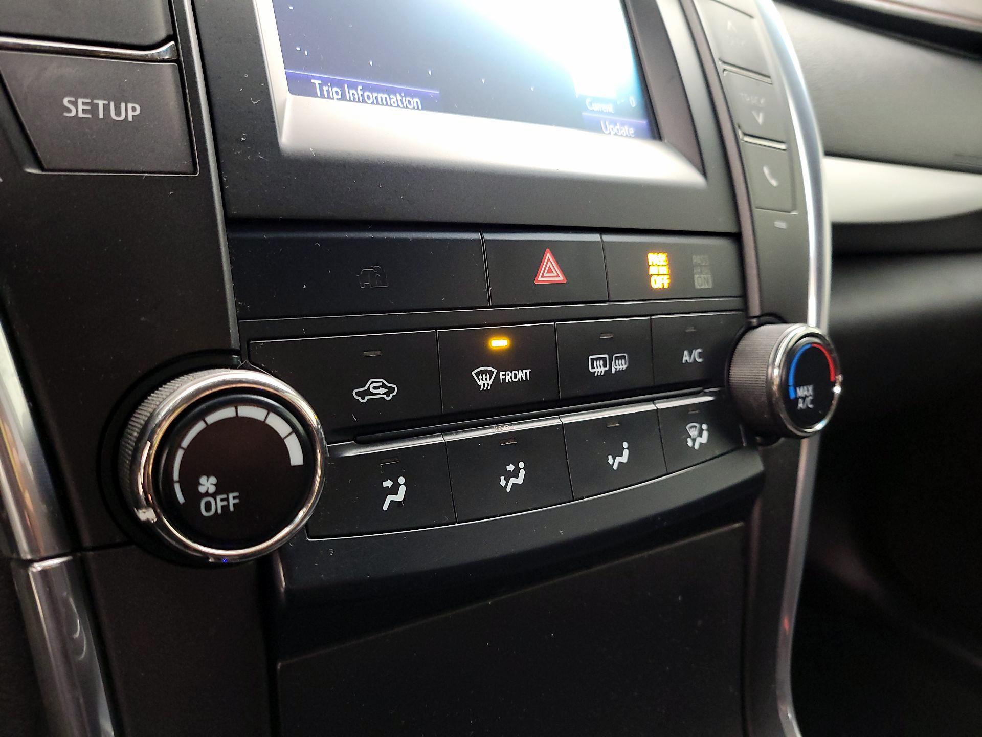 Thumbnail: 2015 Toyota Camry - 15