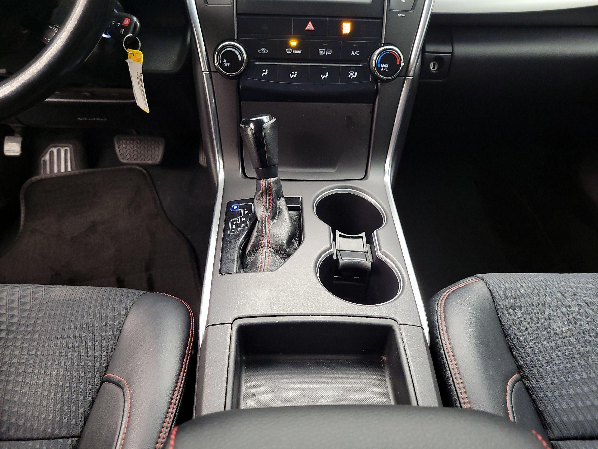 Thumbnail: 2015 Toyota Camry - 16