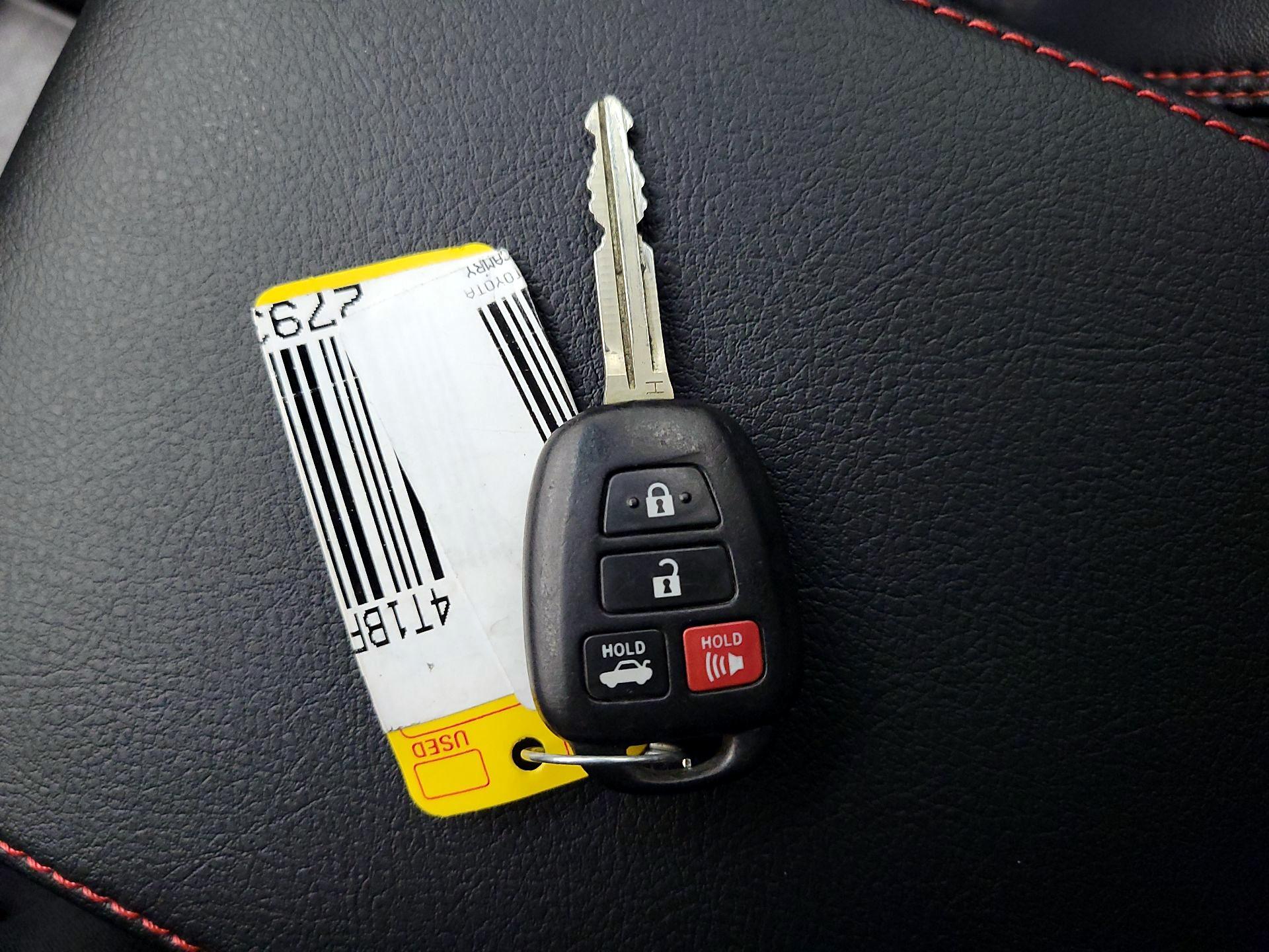 Thumbnail: 2015 Toyota Camry - 20