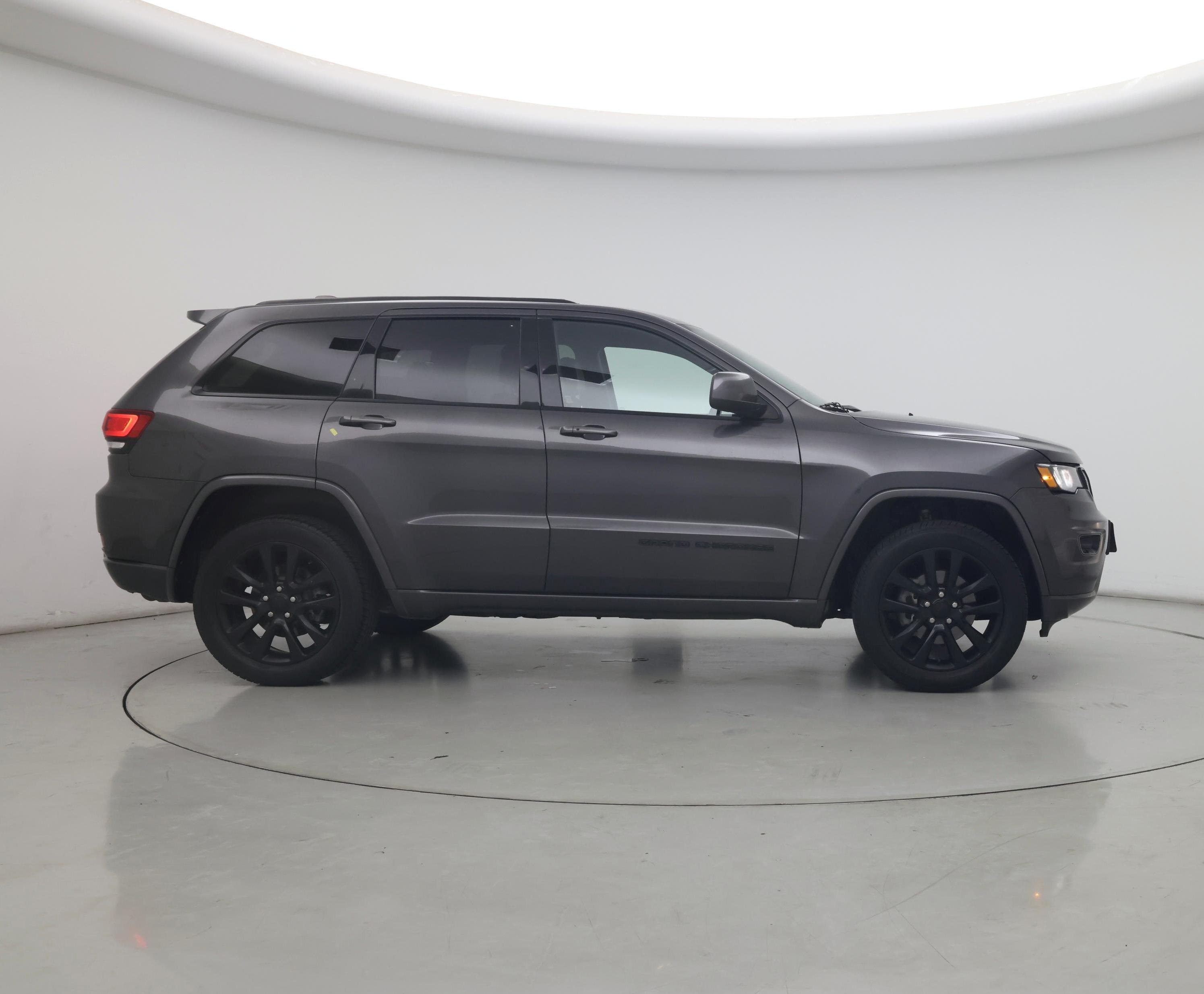 Thumbnail: 2018 Jeep Grand Cherokee - 7