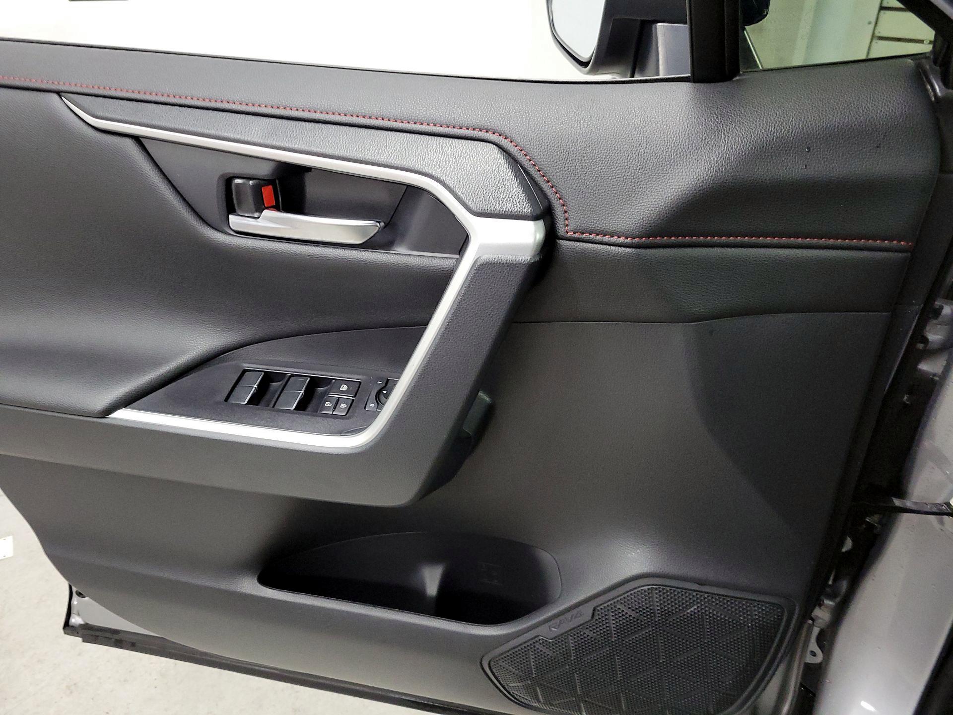 Thumbnail: 2022 Toyota RAV4 - 12