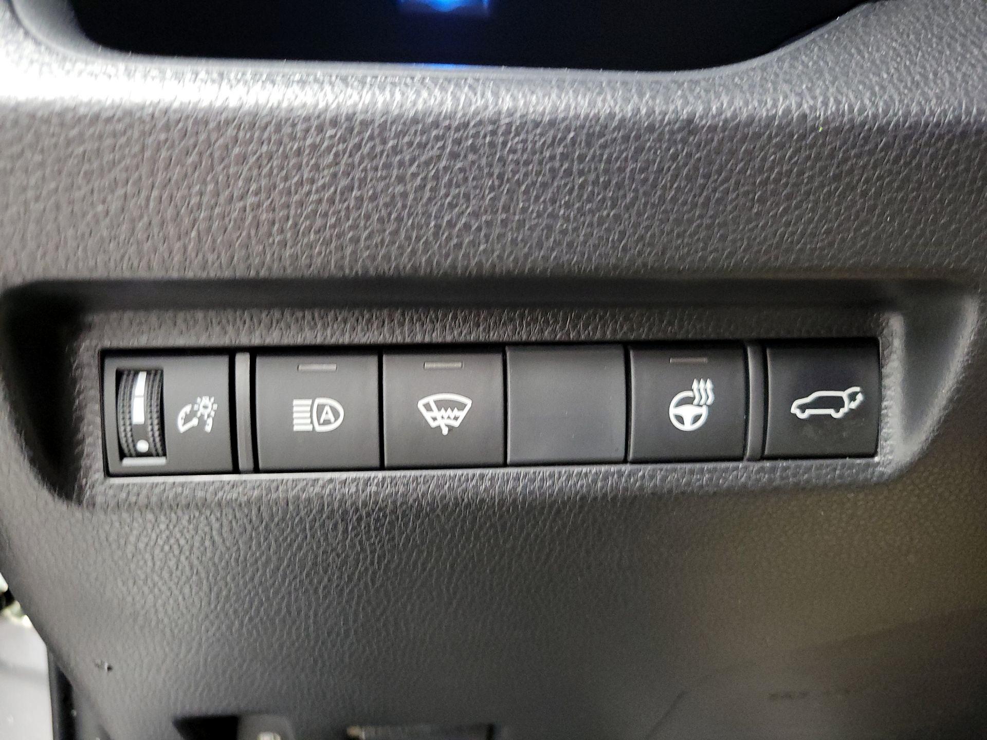 Thumbnail: 2022 Toyota RAV4 - 13