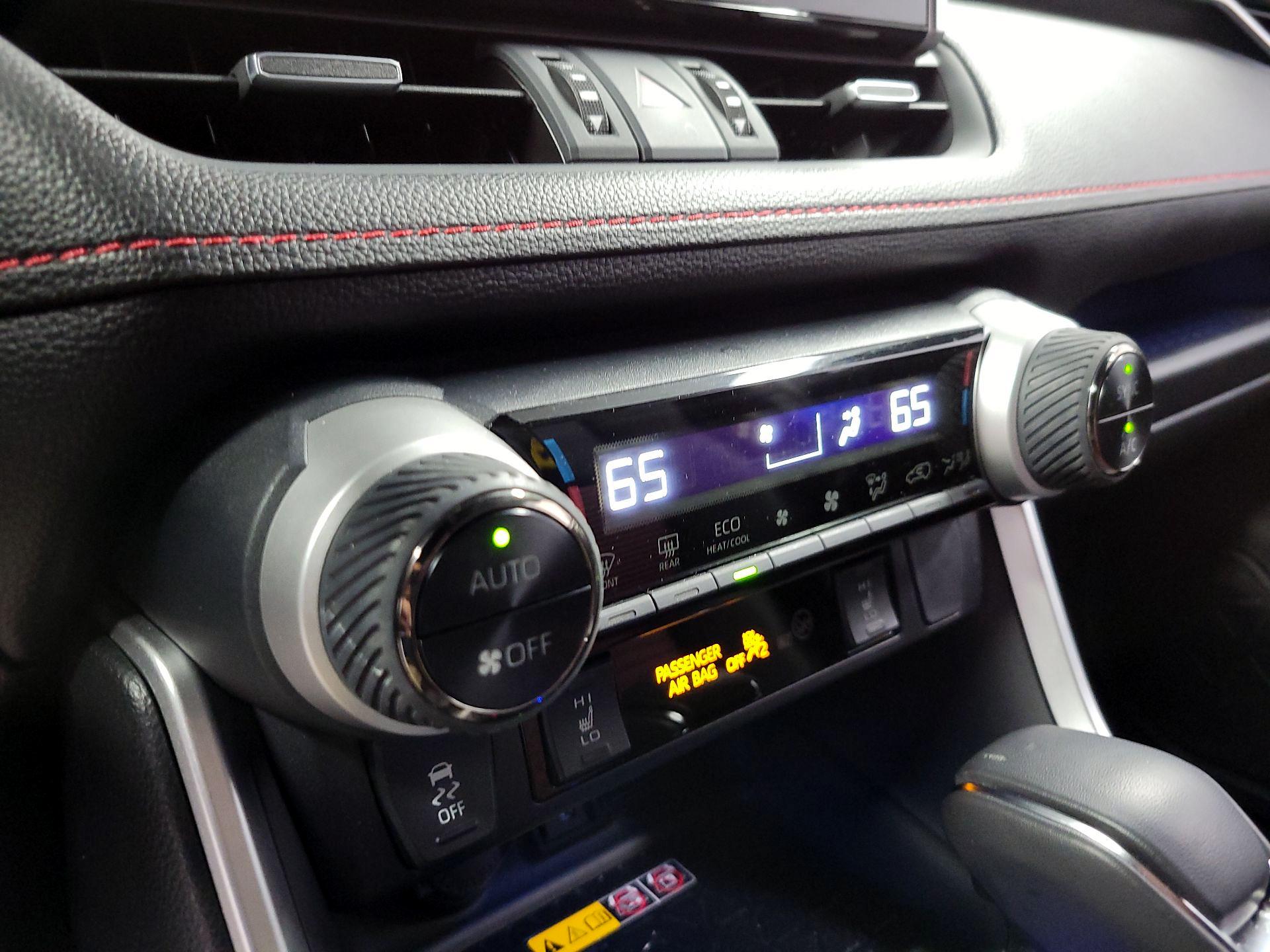 Thumbnail: 2022 Toyota RAV4 - 17