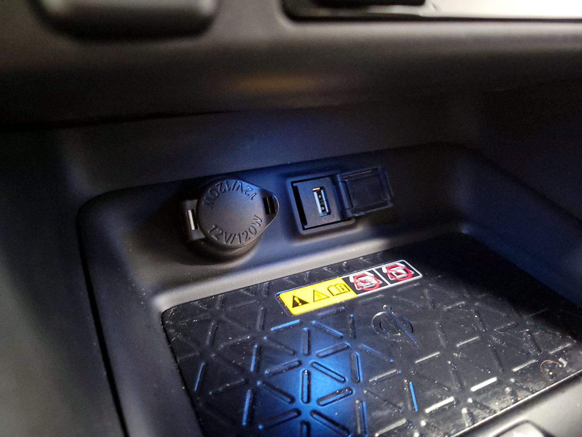 Thumbnail: 2022 Toyota RAV4 - 19