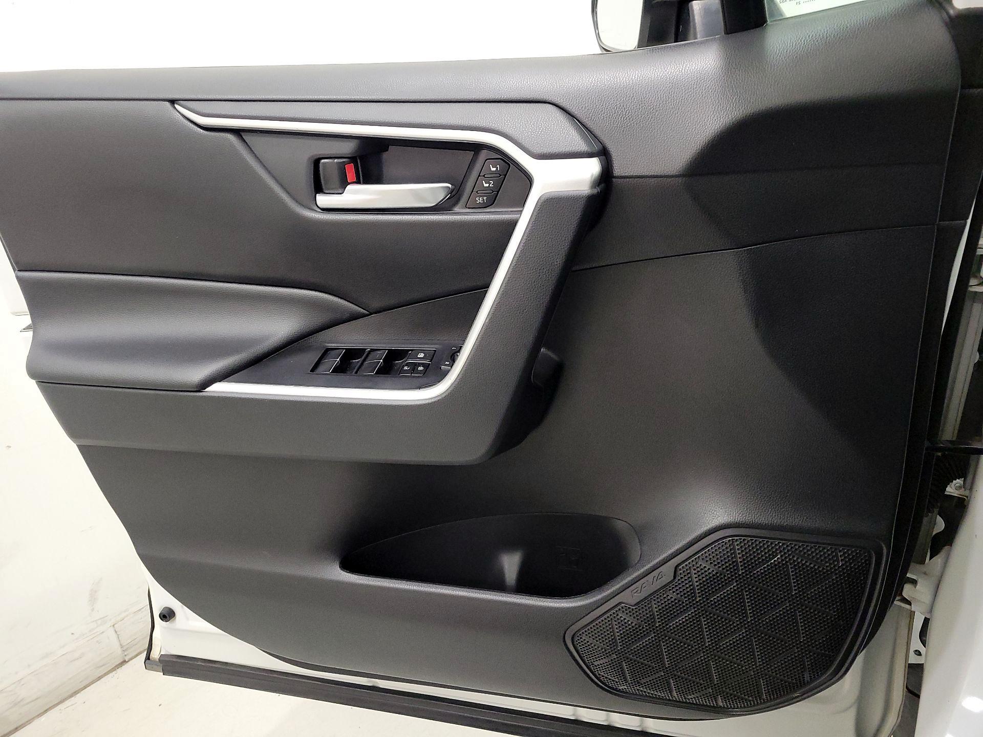 Thumbnail: 2021 Toyota RAV4 - 12