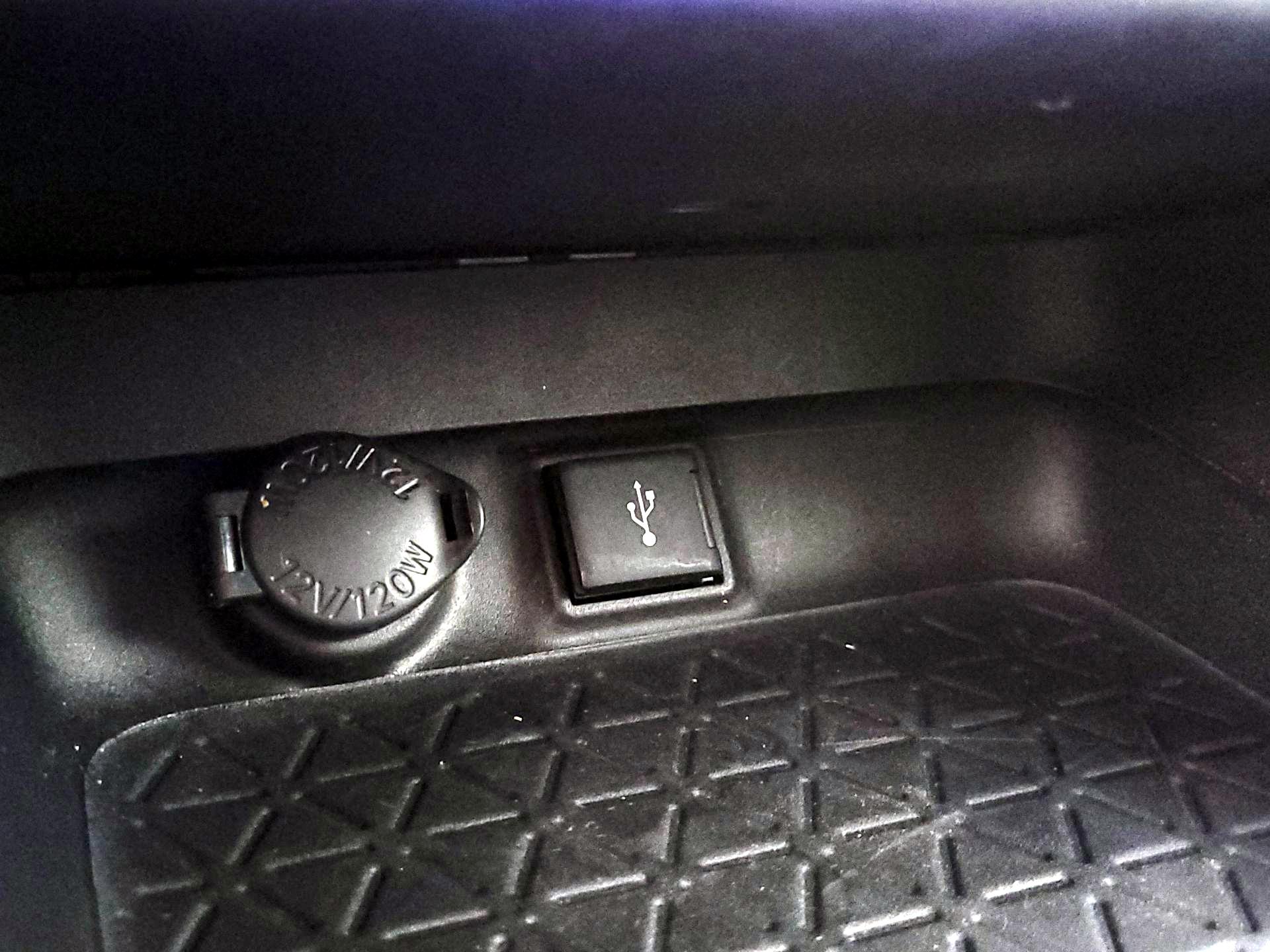 Thumbnail: 2021 Toyota RAV4 - 18