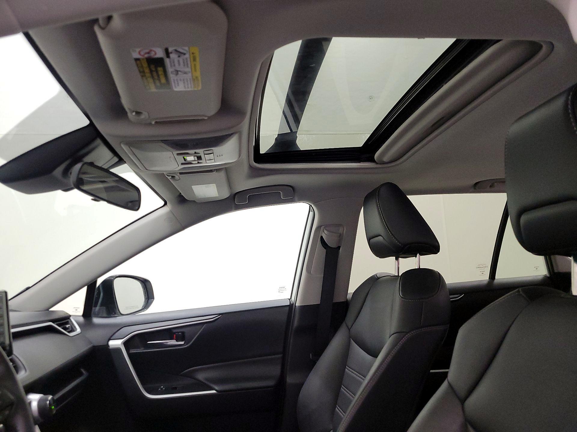 Thumbnail: 2021 Toyota RAV4 - 19