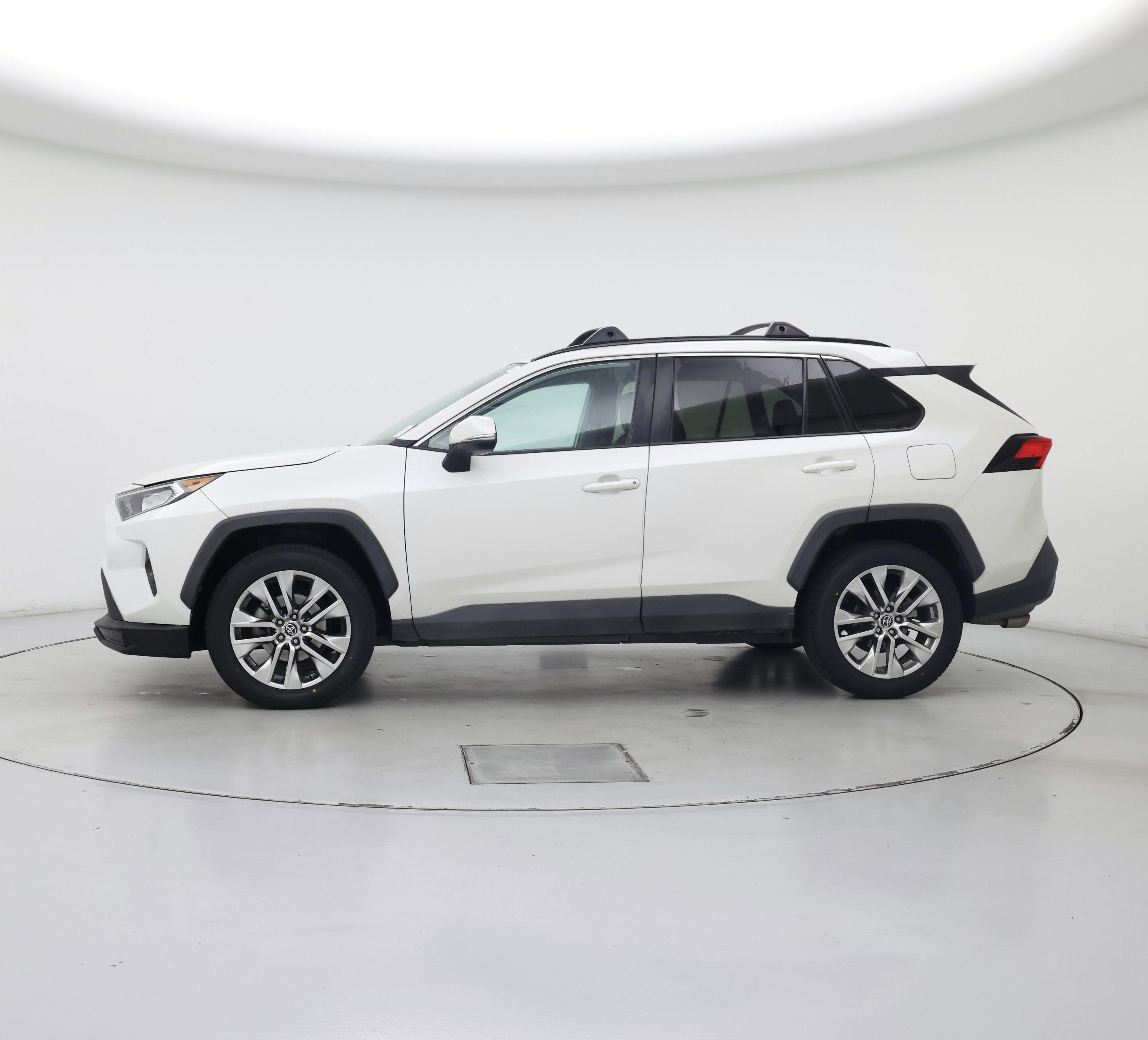 Thumbnail: 2021 Toyota RAV4 - 3