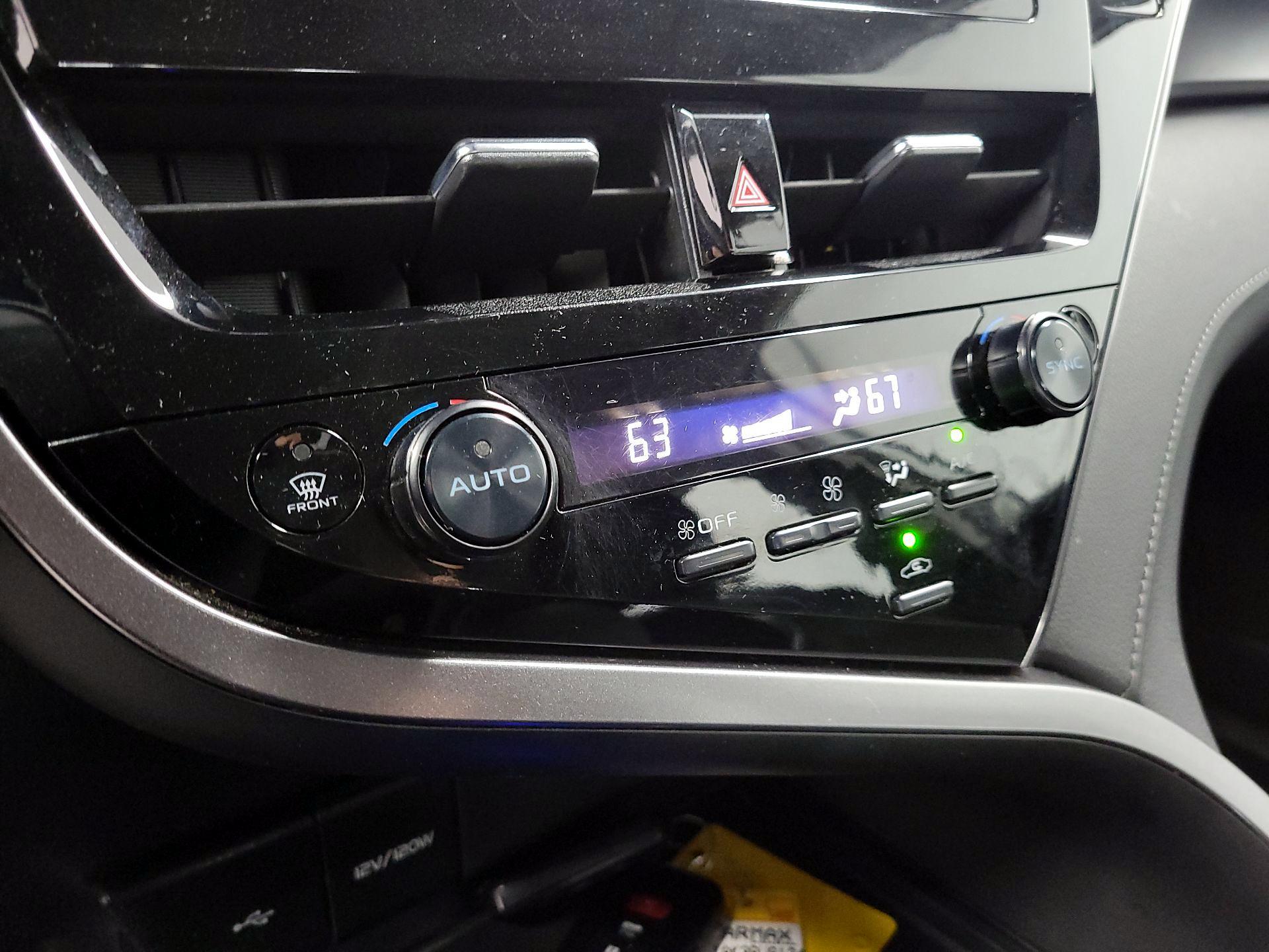 Thumbnail: 2023 Toyota Camry - 16