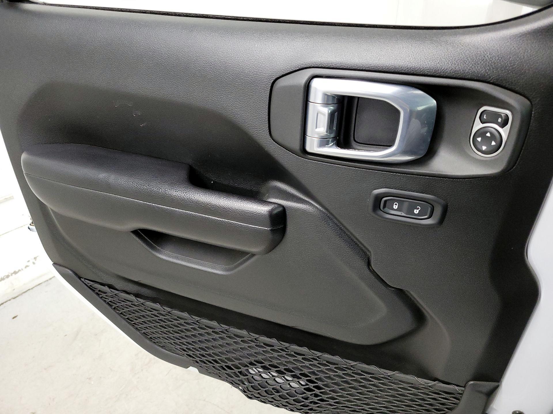 Thumbnail: 2021 Jeep Gladiator - 12