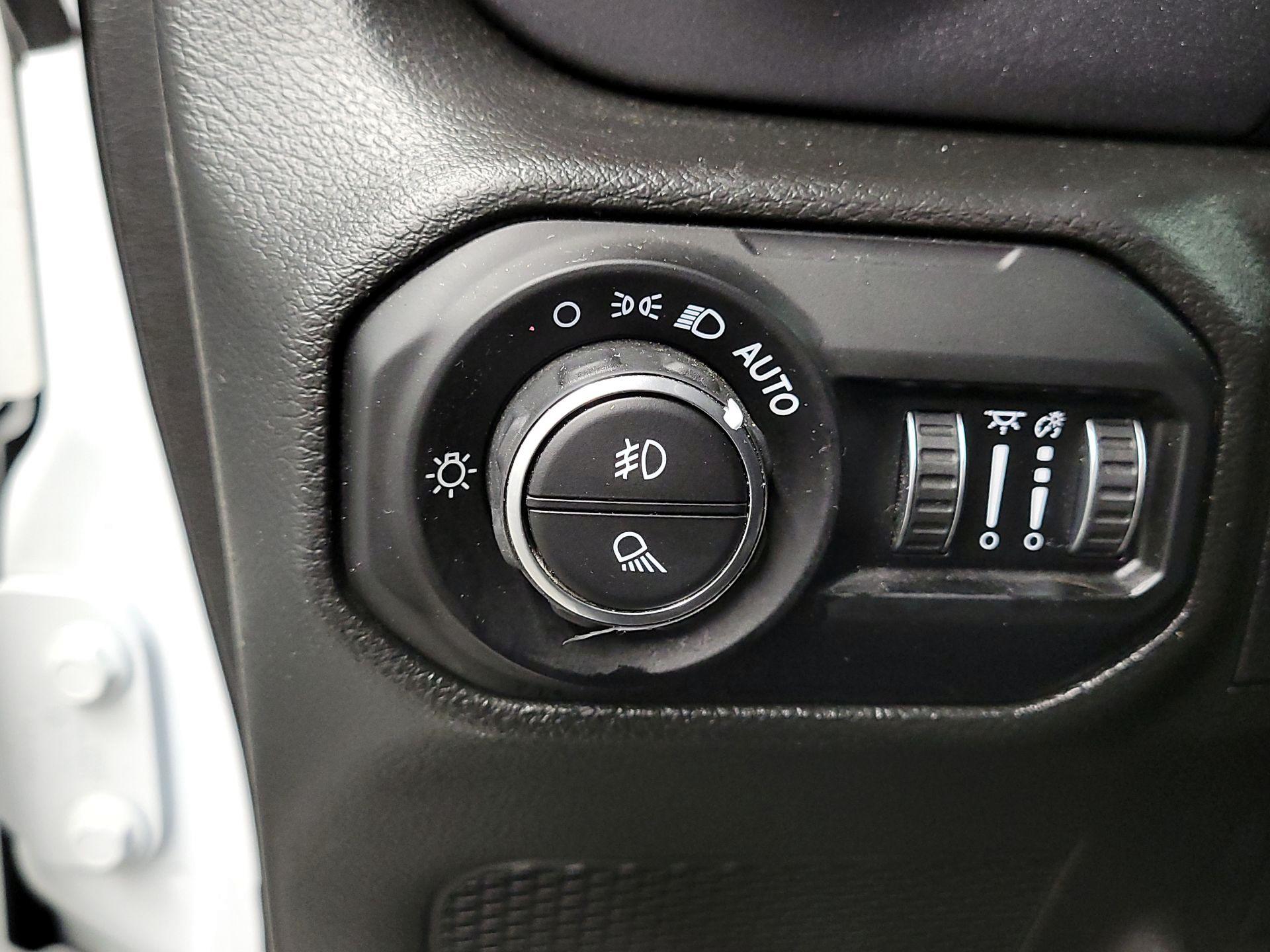 Thumbnail: 2021 Jeep Gladiator - 13