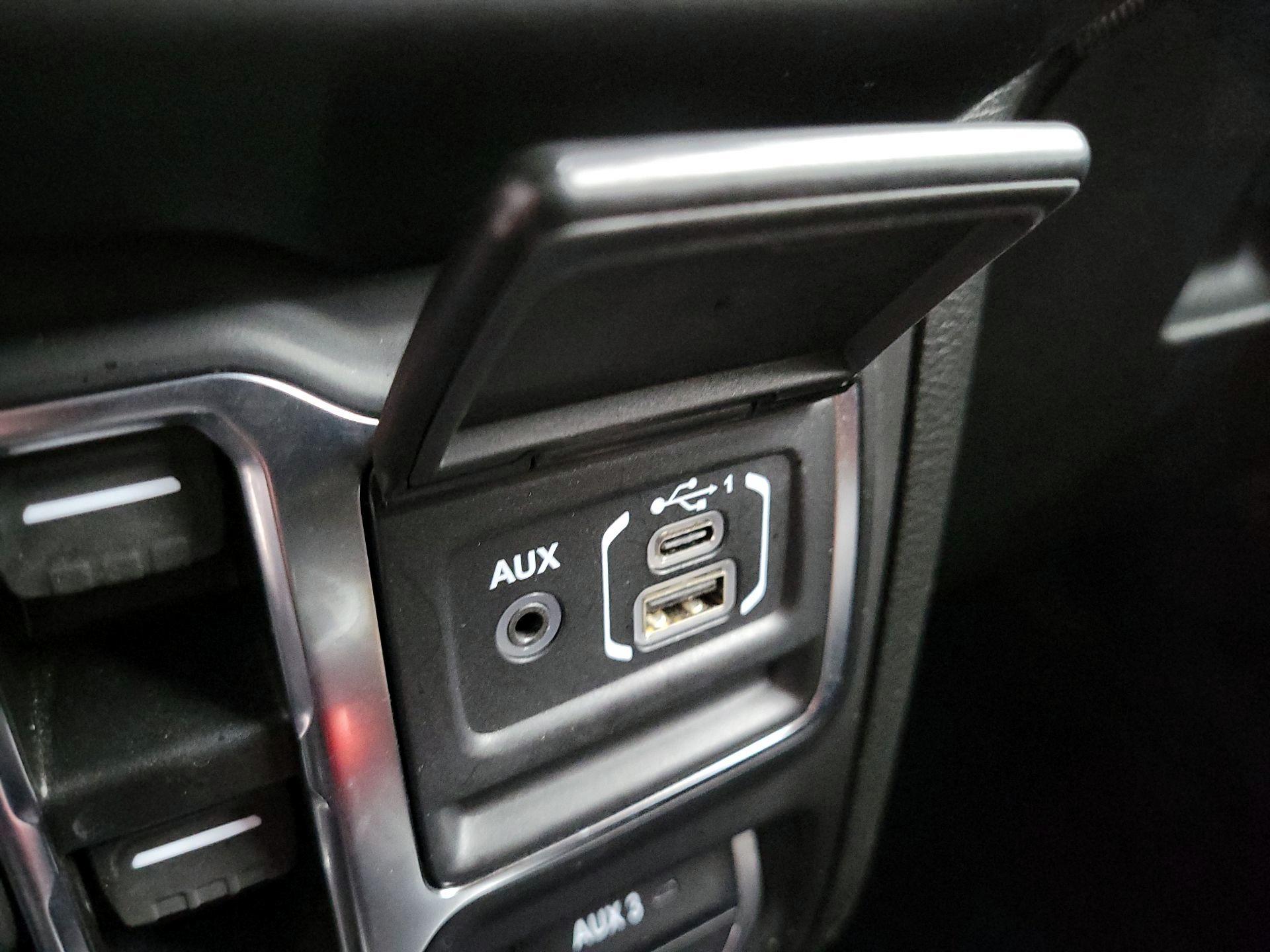 Thumbnail: 2021 Jeep Gladiator - 18