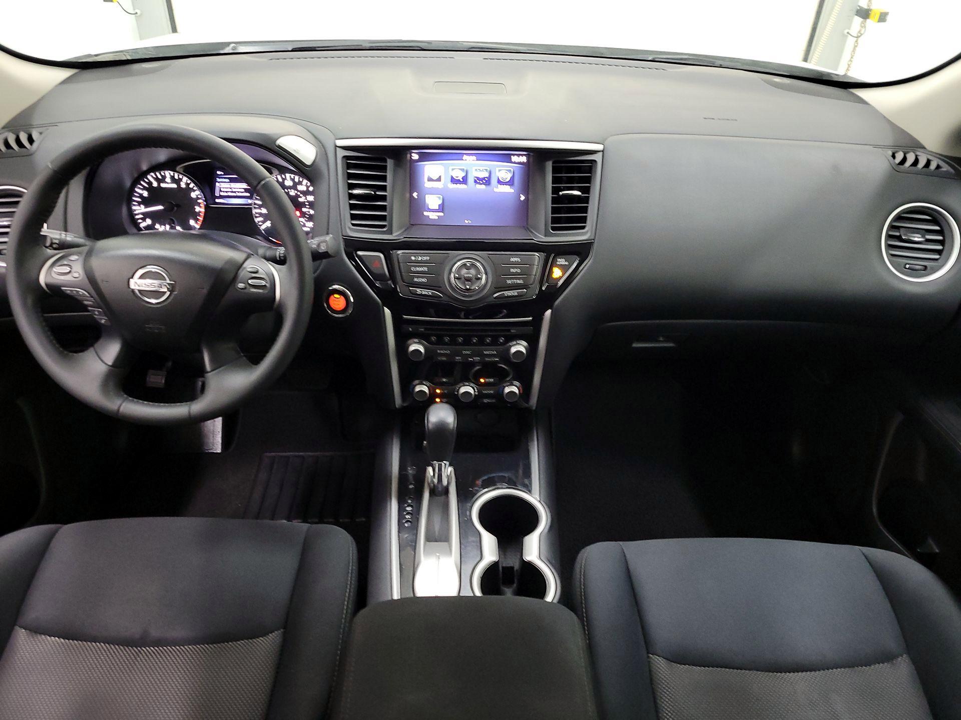 Thumbnail: 2017 Nissan Pathfinder - 9