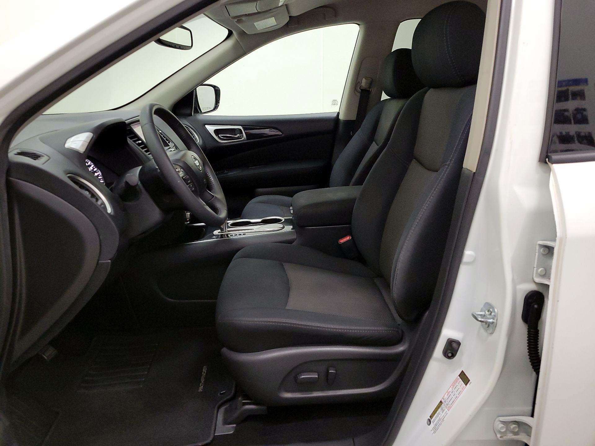 Thumbnail: 2017 Nissan Pathfinder - 11