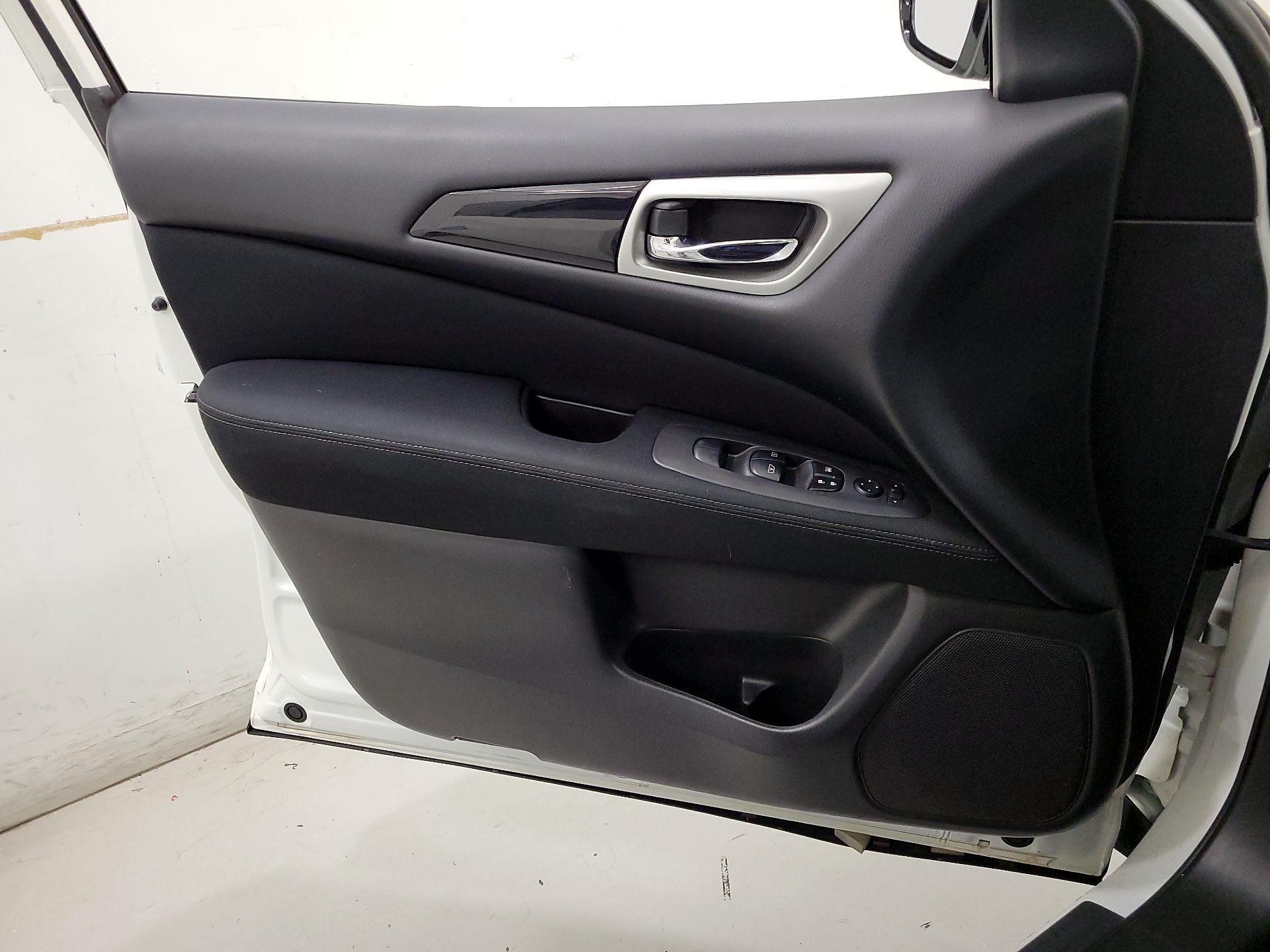 Thumbnail: 2017 Nissan Pathfinder - 12