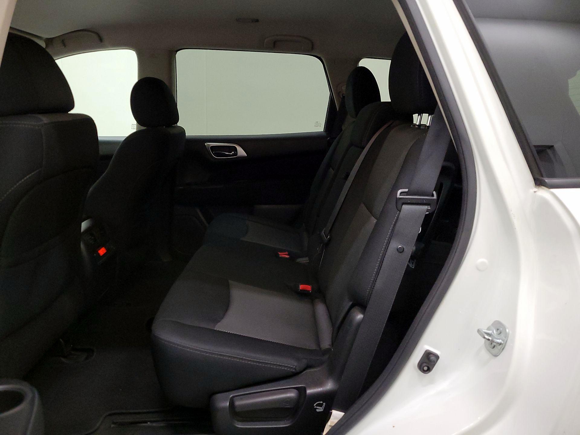 Thumbnail: 2017 Nissan Pathfinder - 19