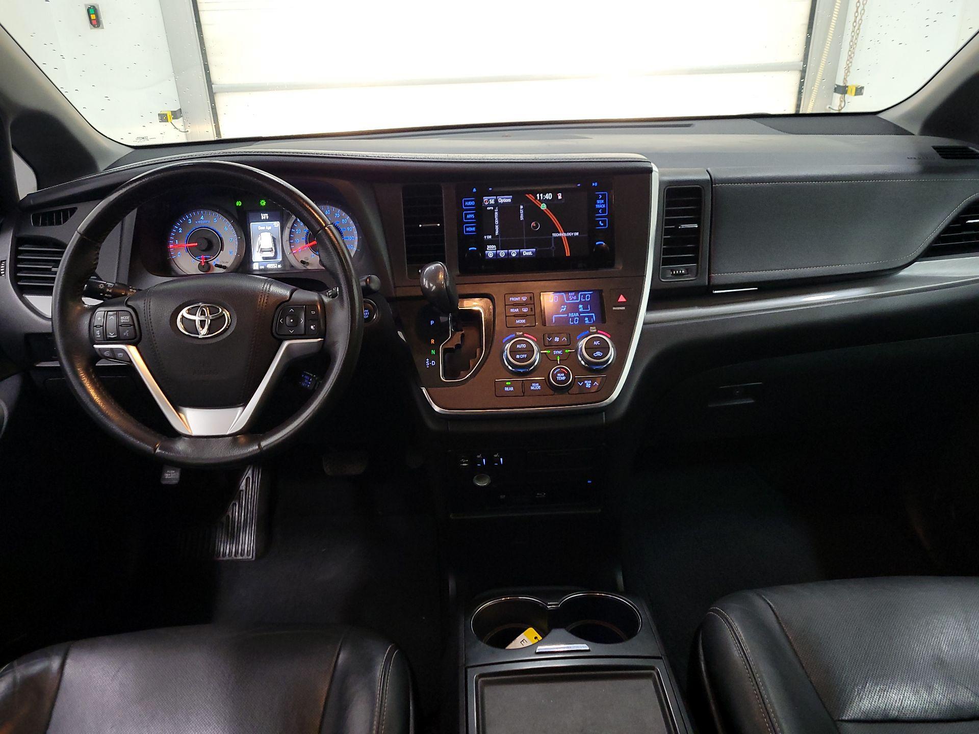 Thumbnail: 2015 Toyota Sienna - 9