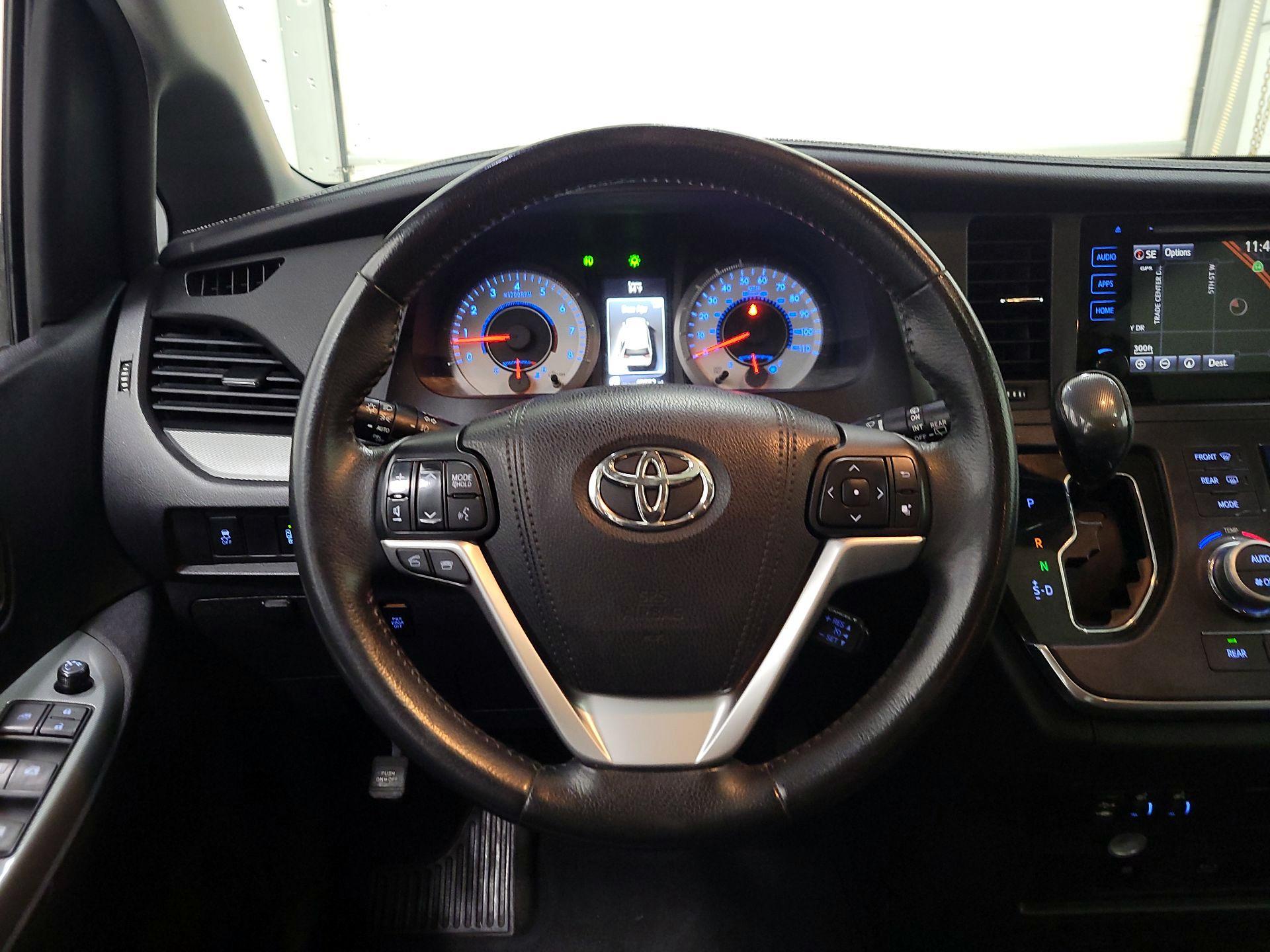 Thumbnail: 2015 Toyota Sienna - 10