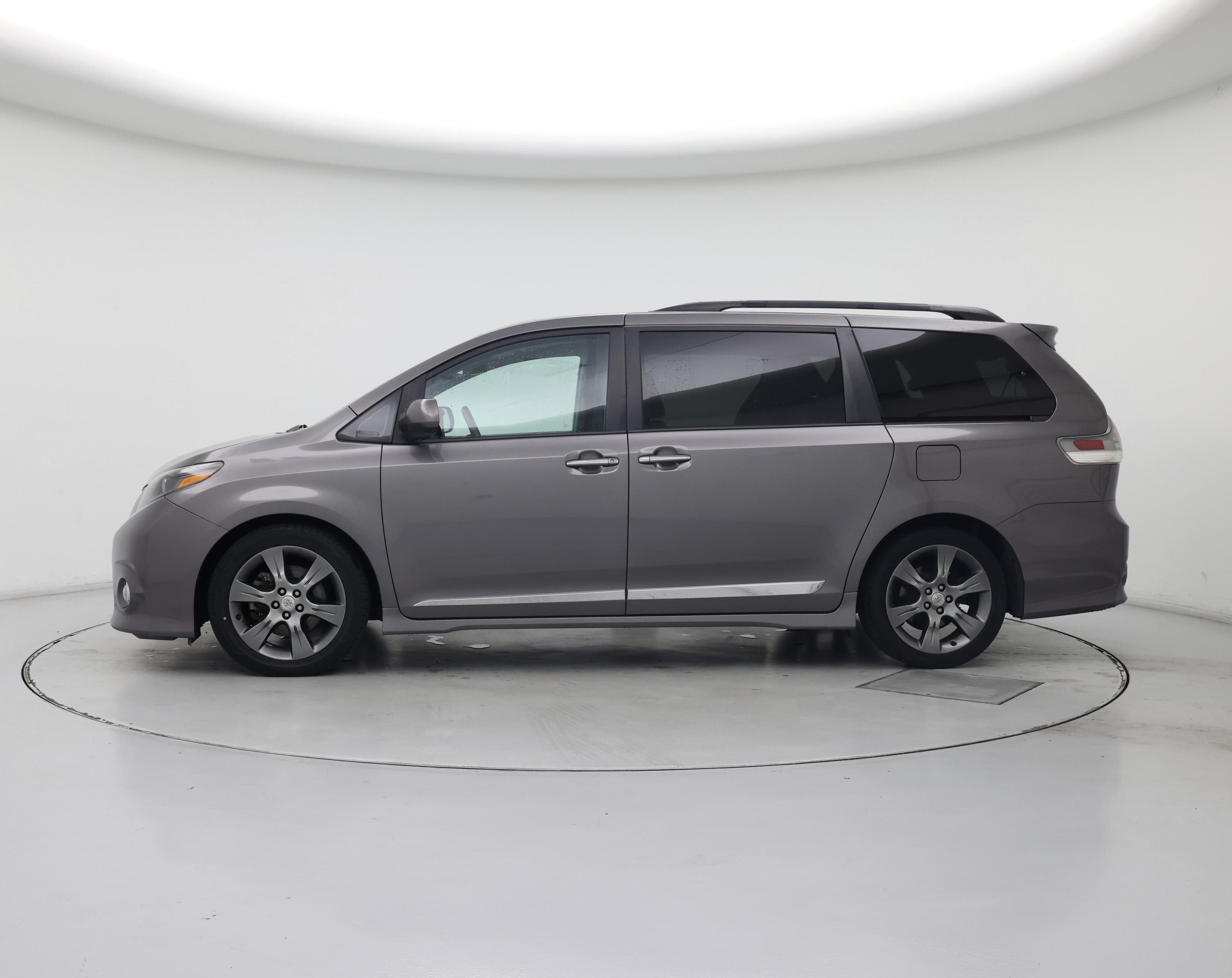 Thumbnail: 2015 Toyota Sienna - 3