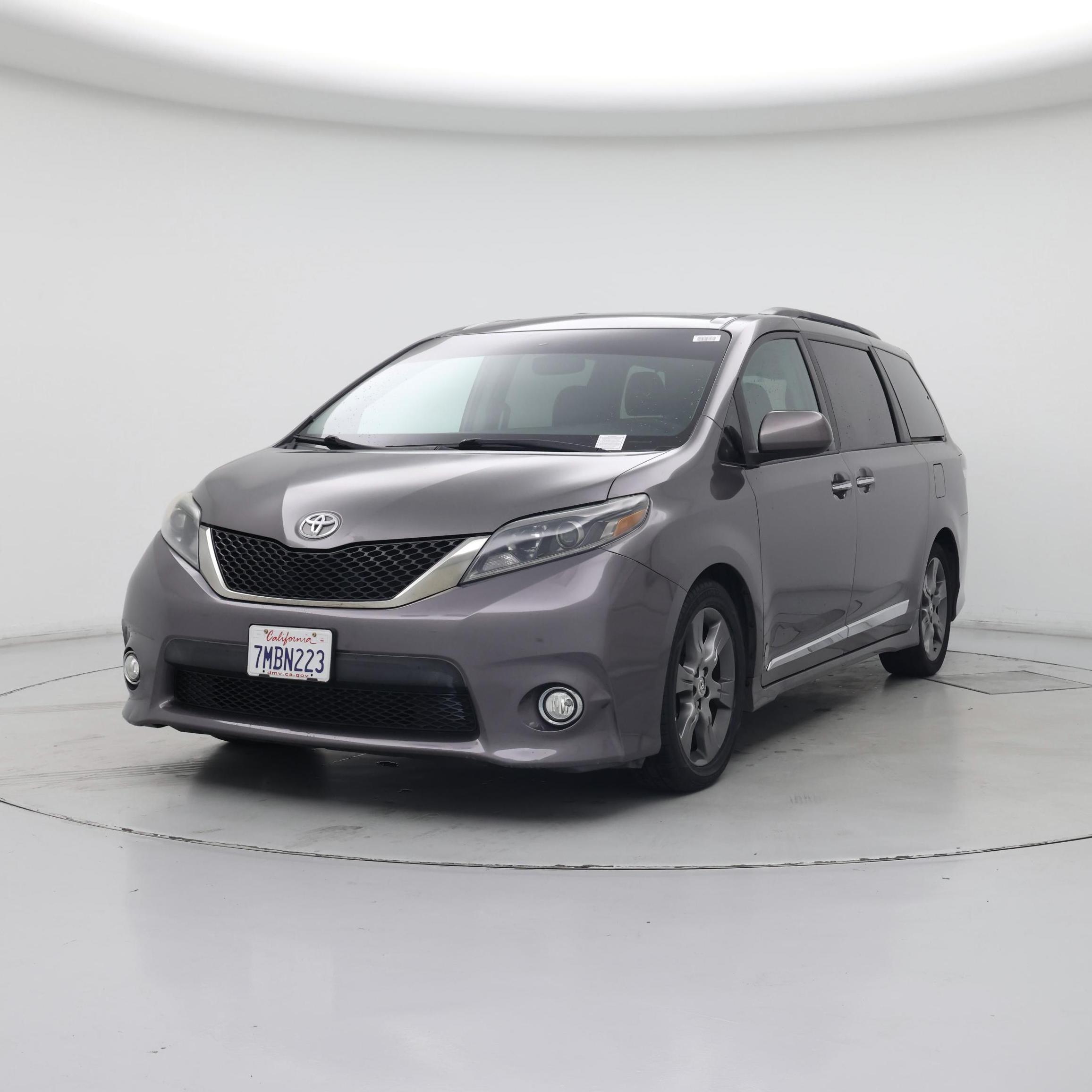 Thumbnail: 2015 Toyota Sienna - 4