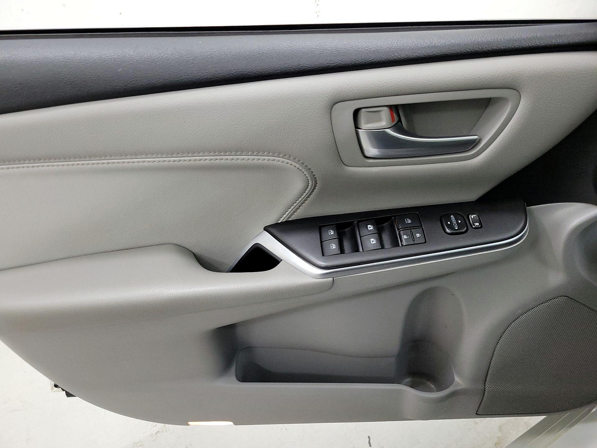 Thumbnail: 2017 Toyota Camry - 12