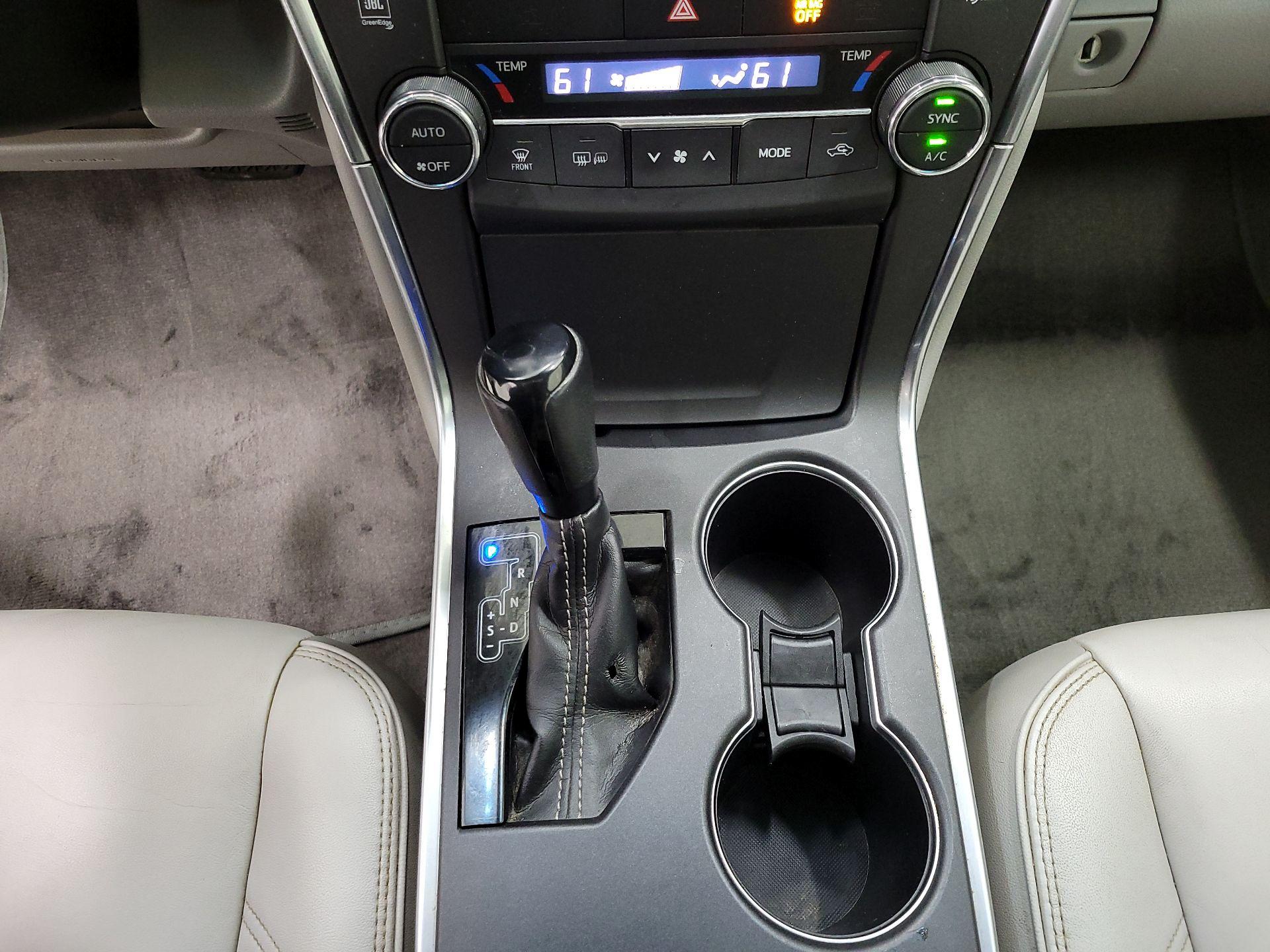 Thumbnail: 2017 Toyota Camry - 17