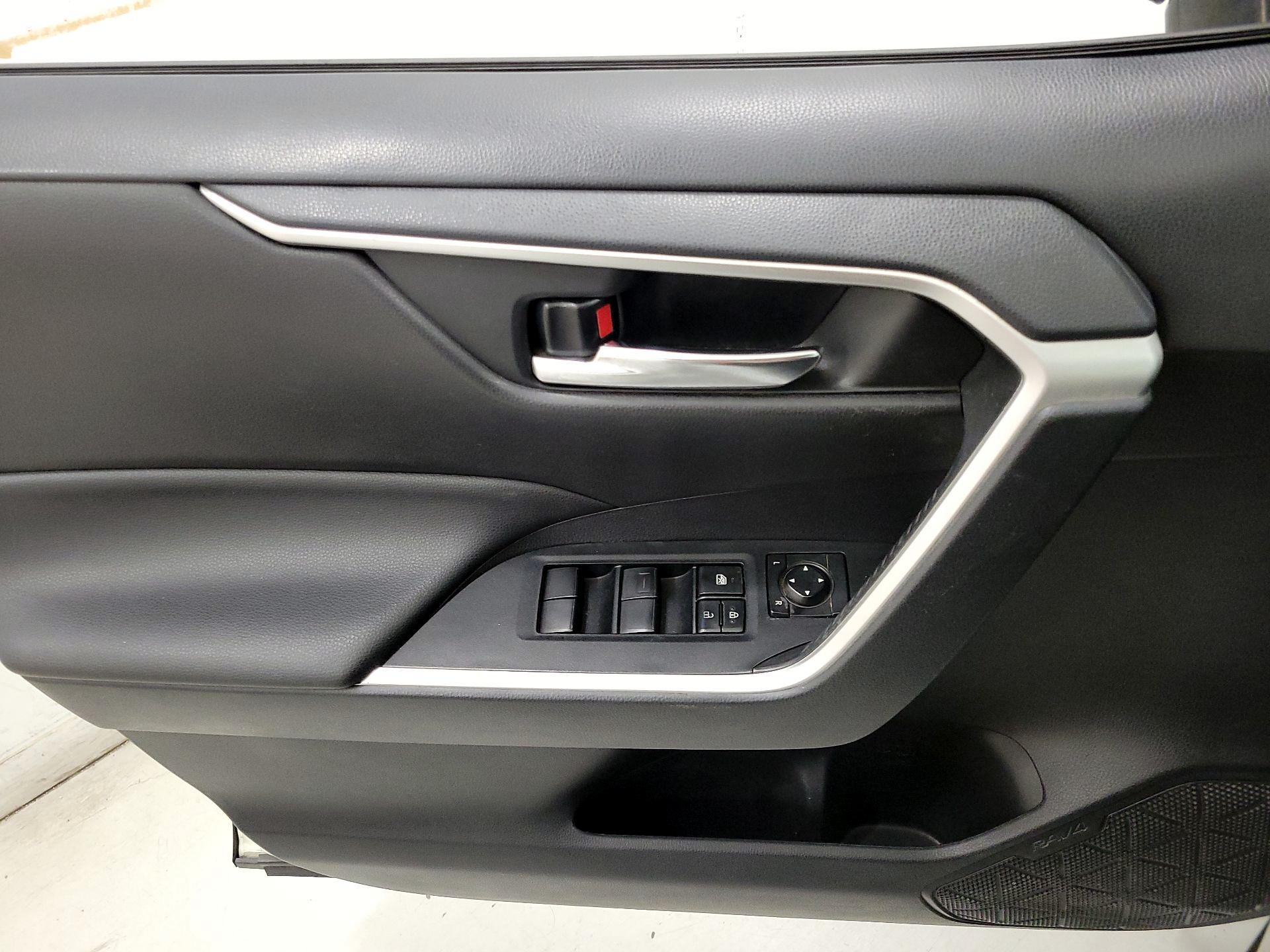 Thumbnail: 2021 Toyota RAV4 - 12