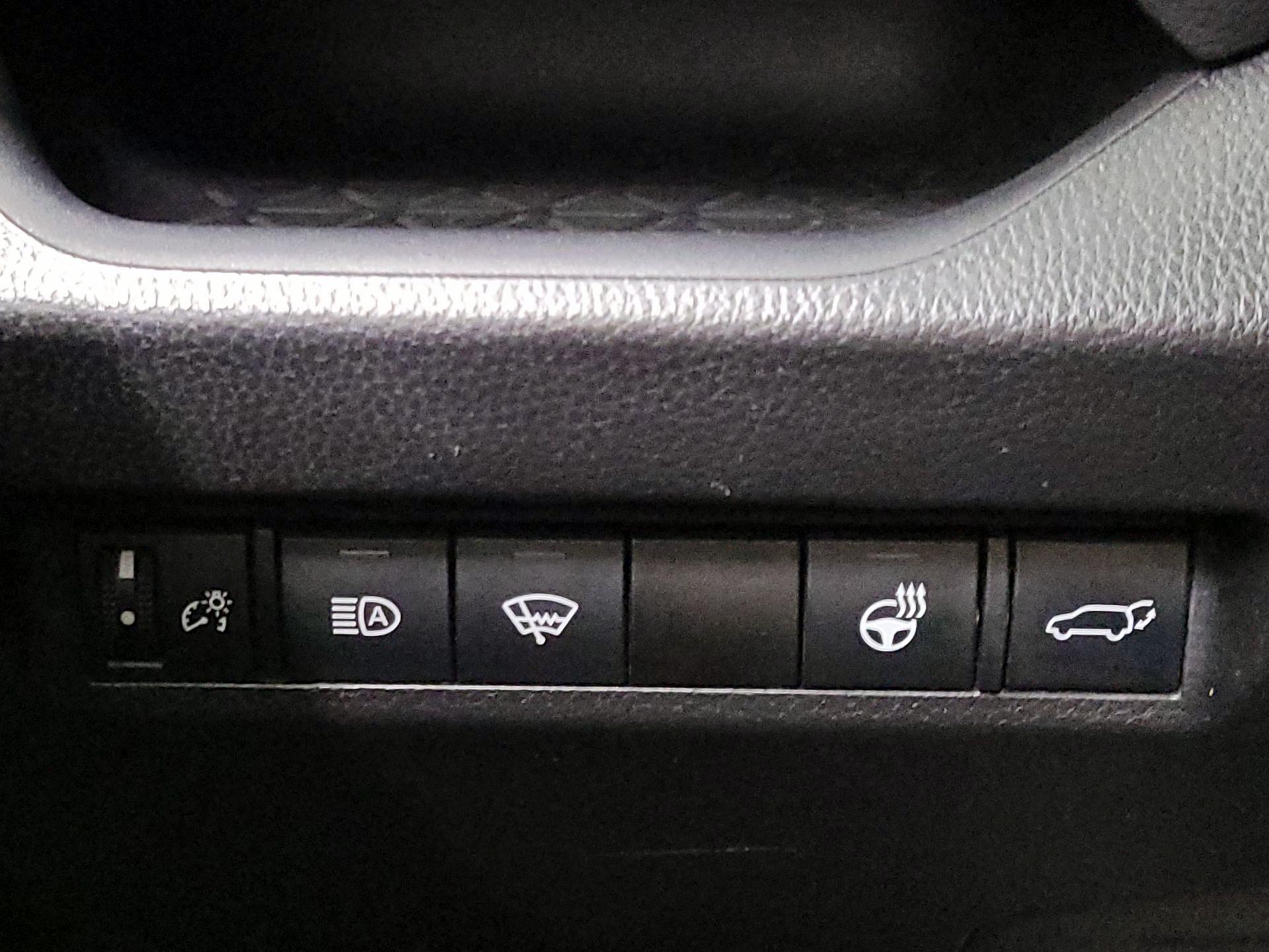 Thumbnail: 2021 Toyota RAV4 - 13