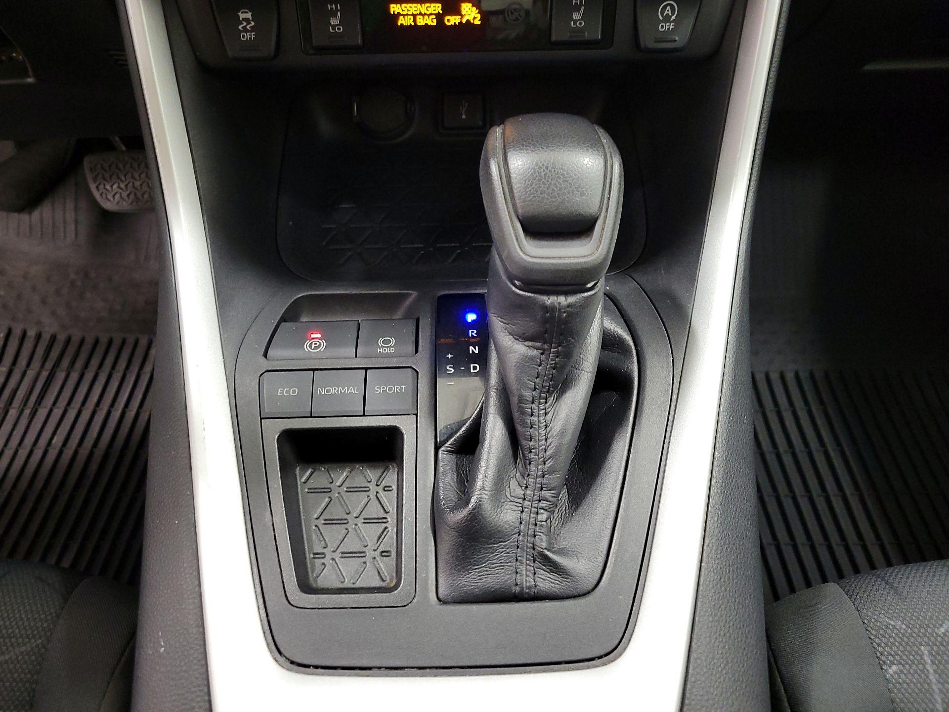 Thumbnail: 2021 Toyota RAV4 - 17