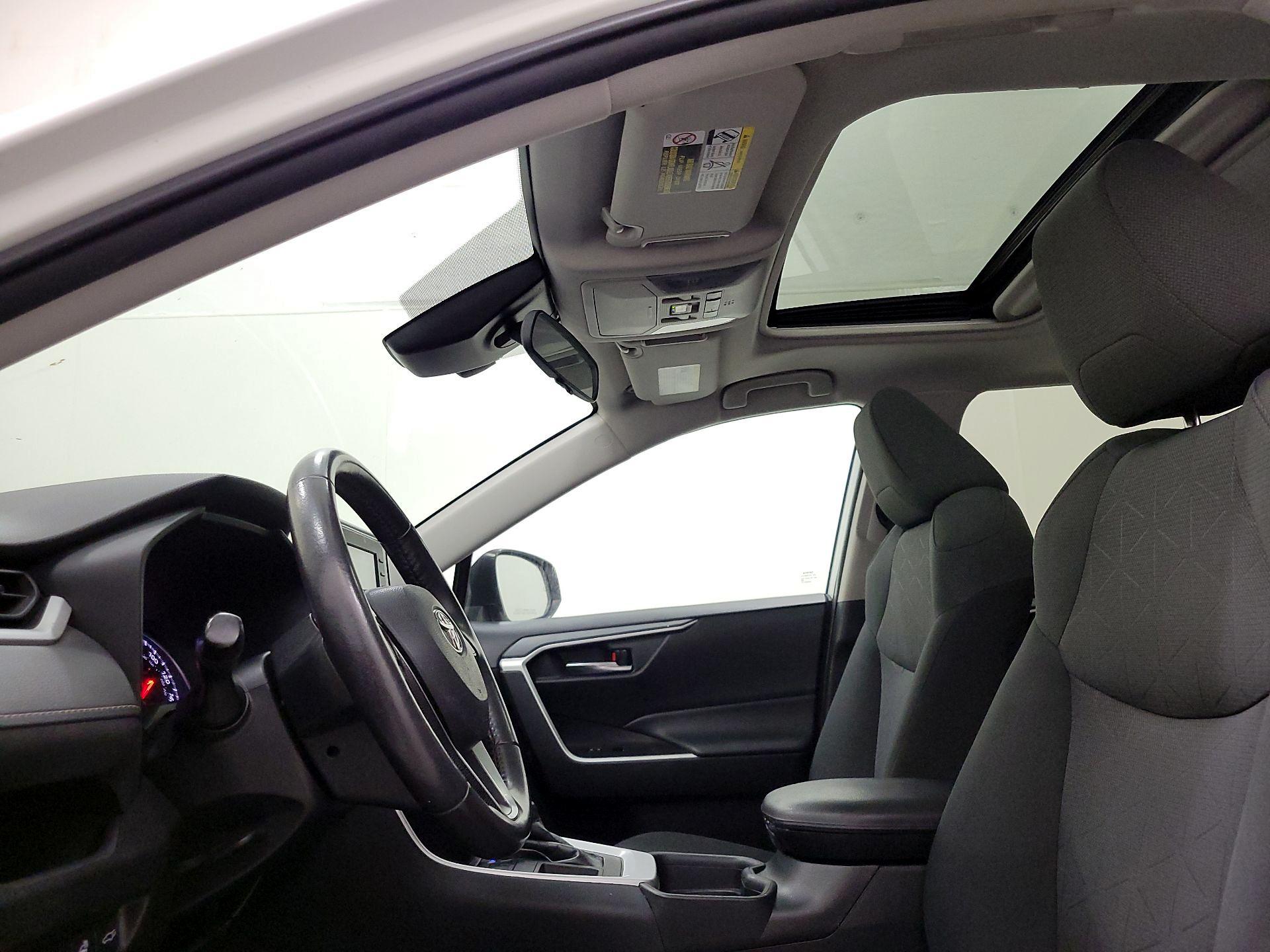 Thumbnail: 2021 Toyota RAV4 - 19