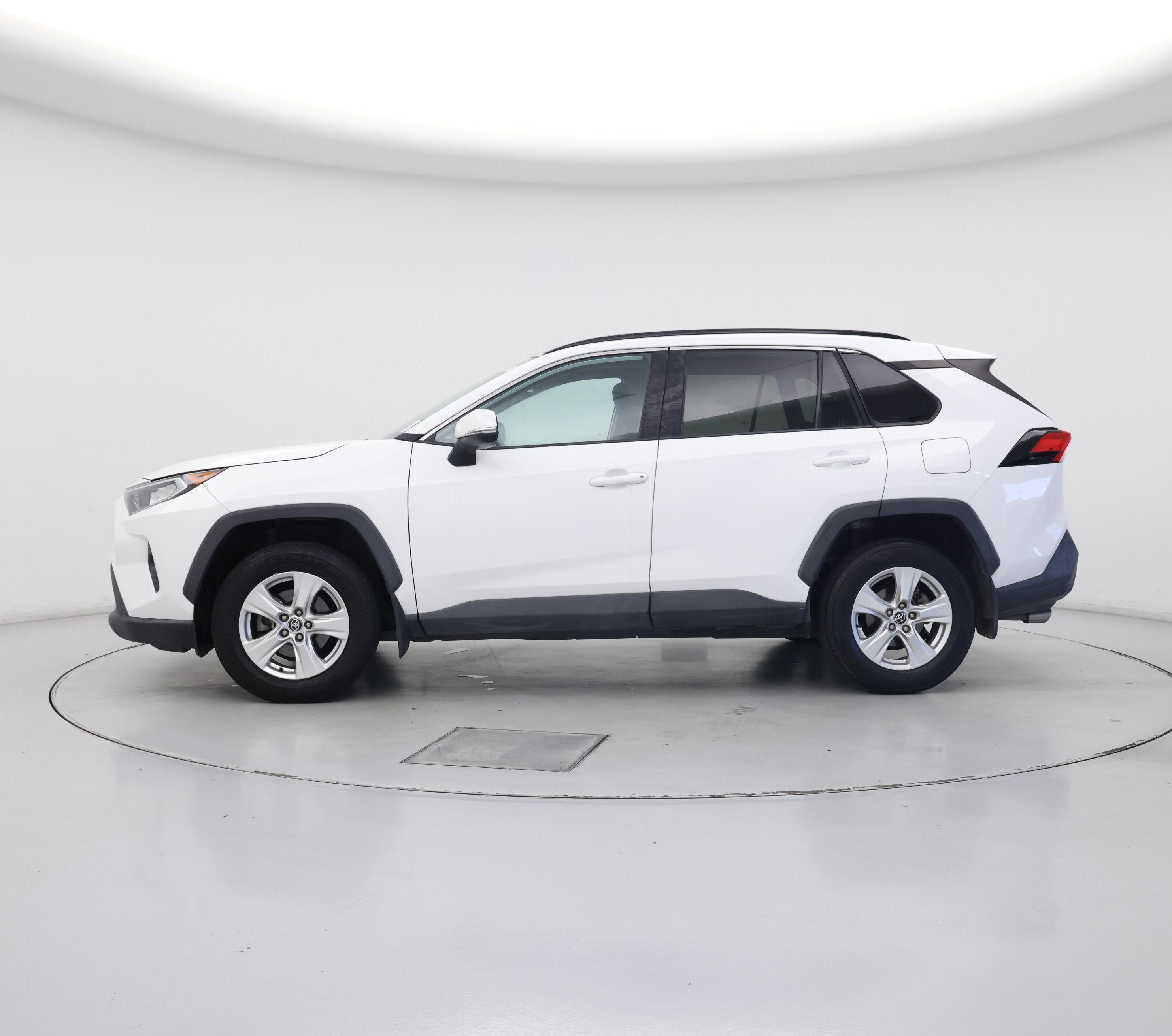 Thumbnail: 2021 Toyota RAV4 - 3