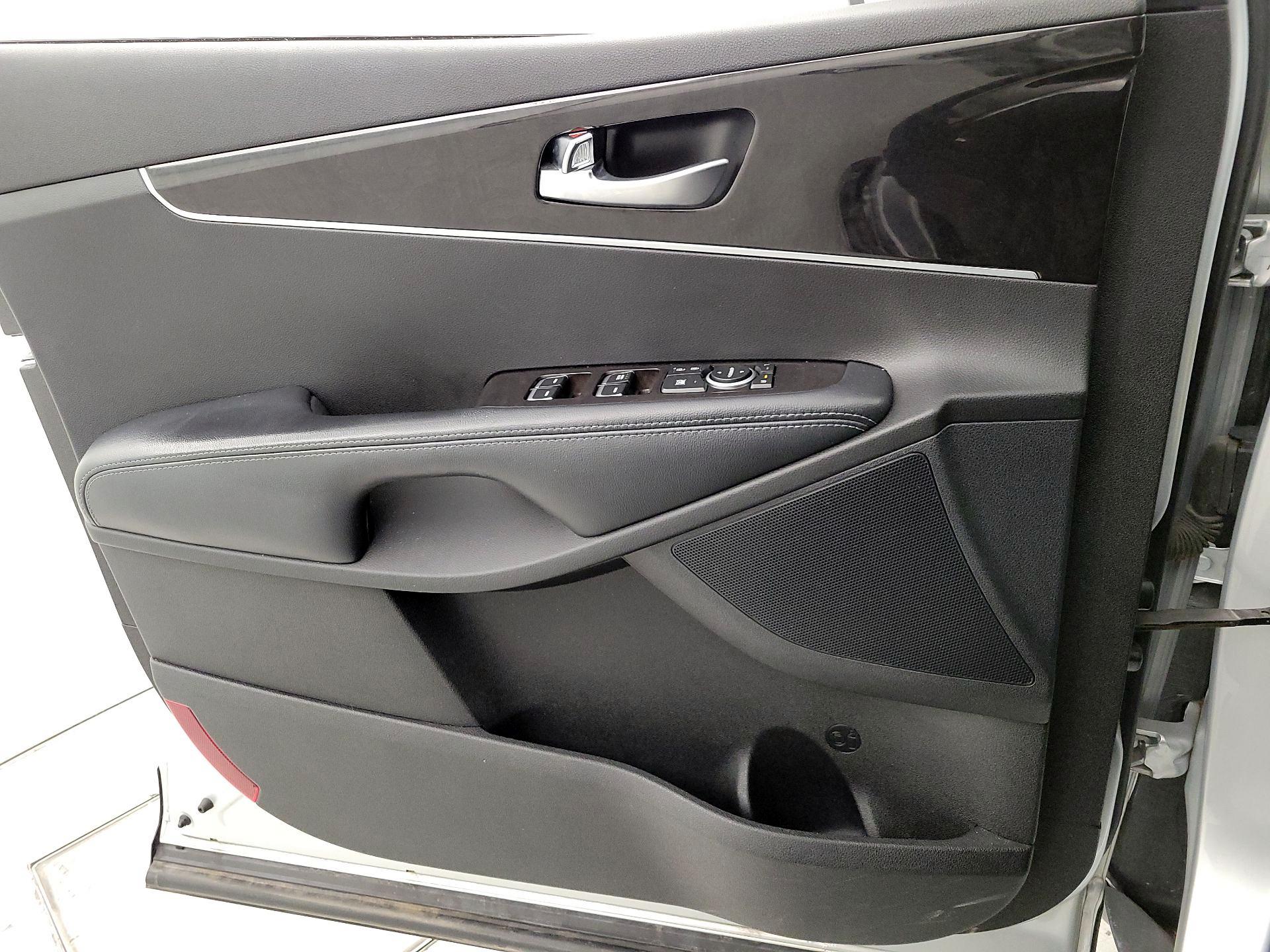 Thumbnail: 2018 Kia Sorento - 12