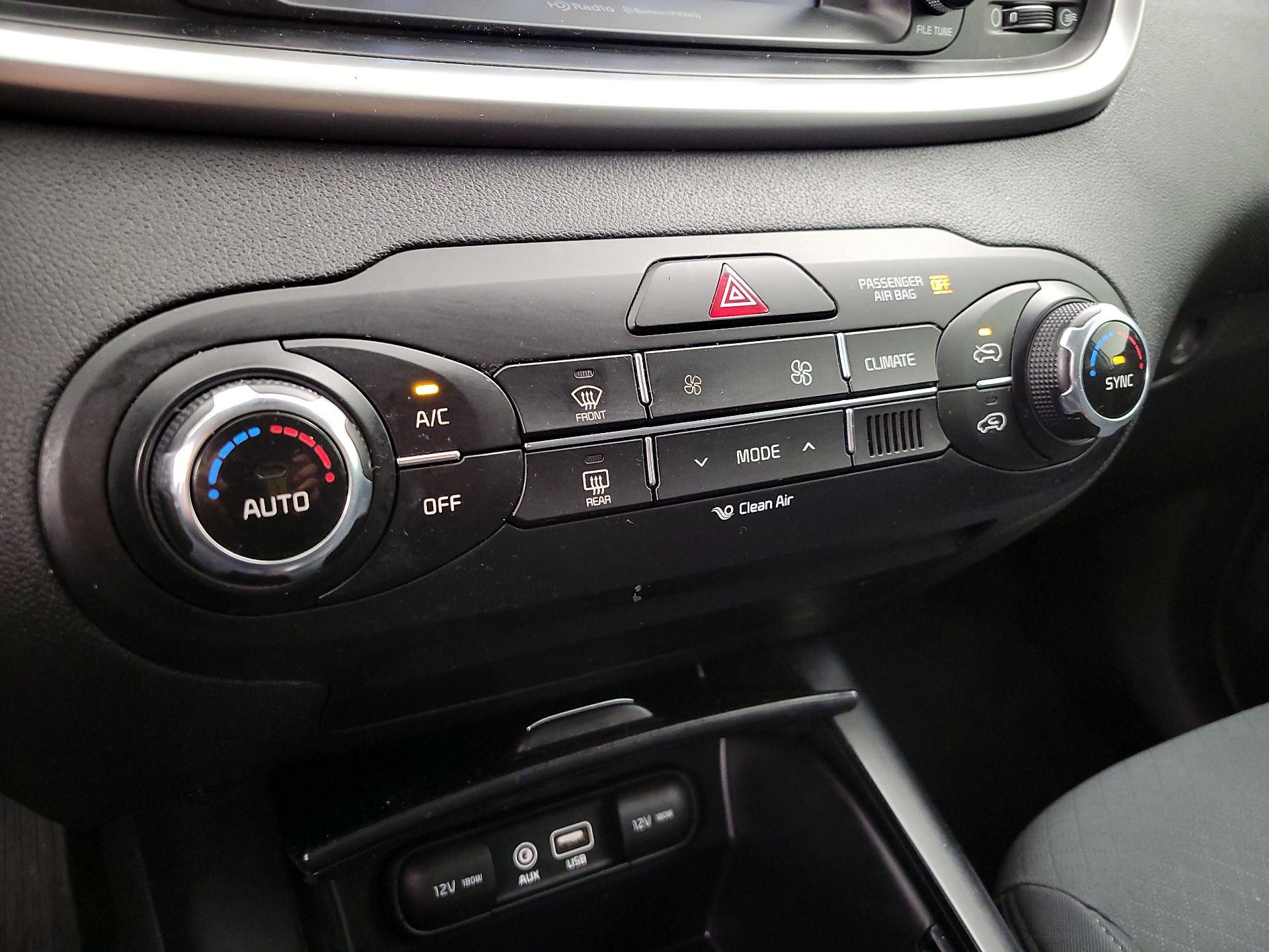 Thumbnail: 2018 Kia Sorento - 16