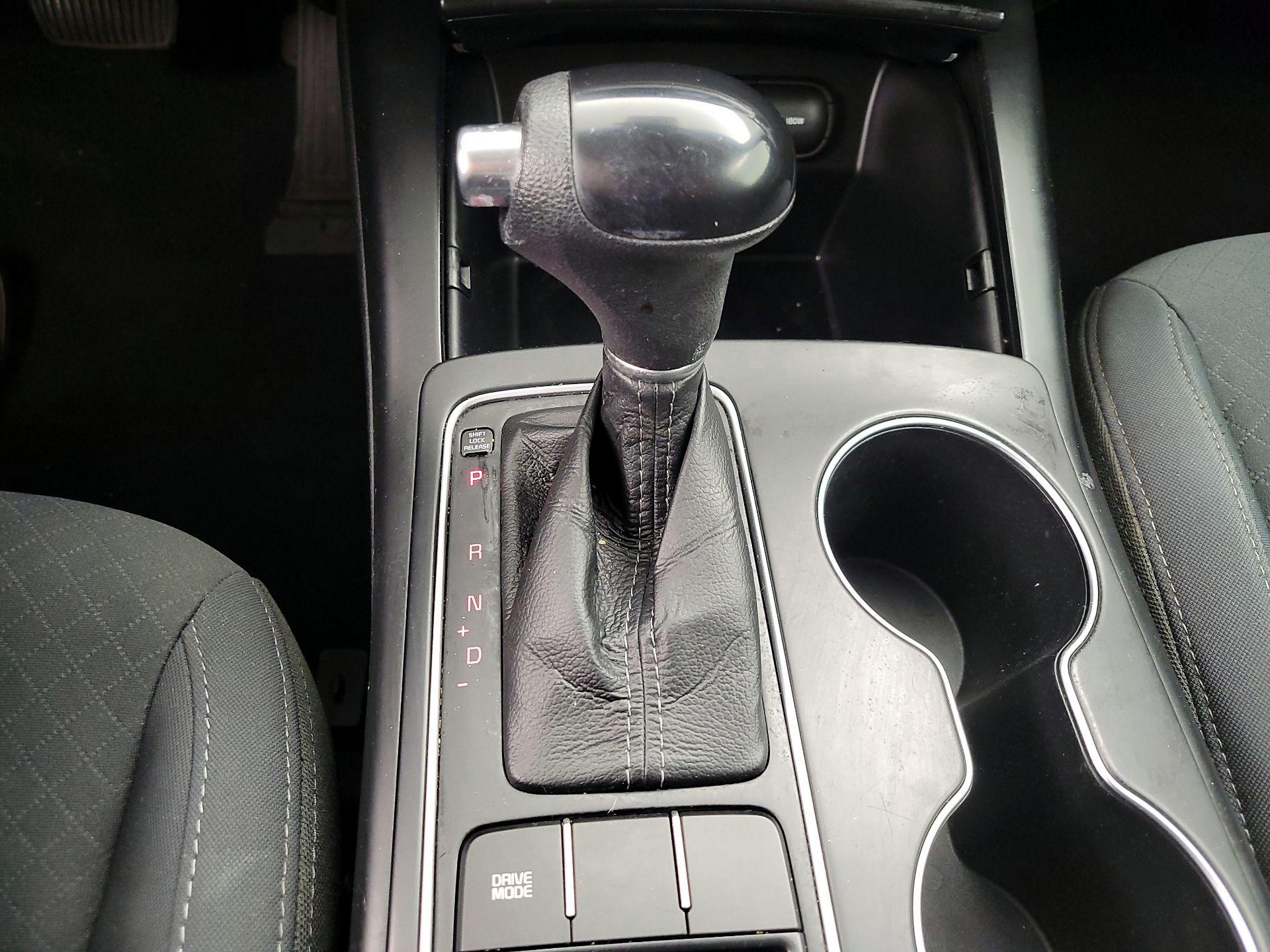 Thumbnail: 2018 Kia Sorento - 17