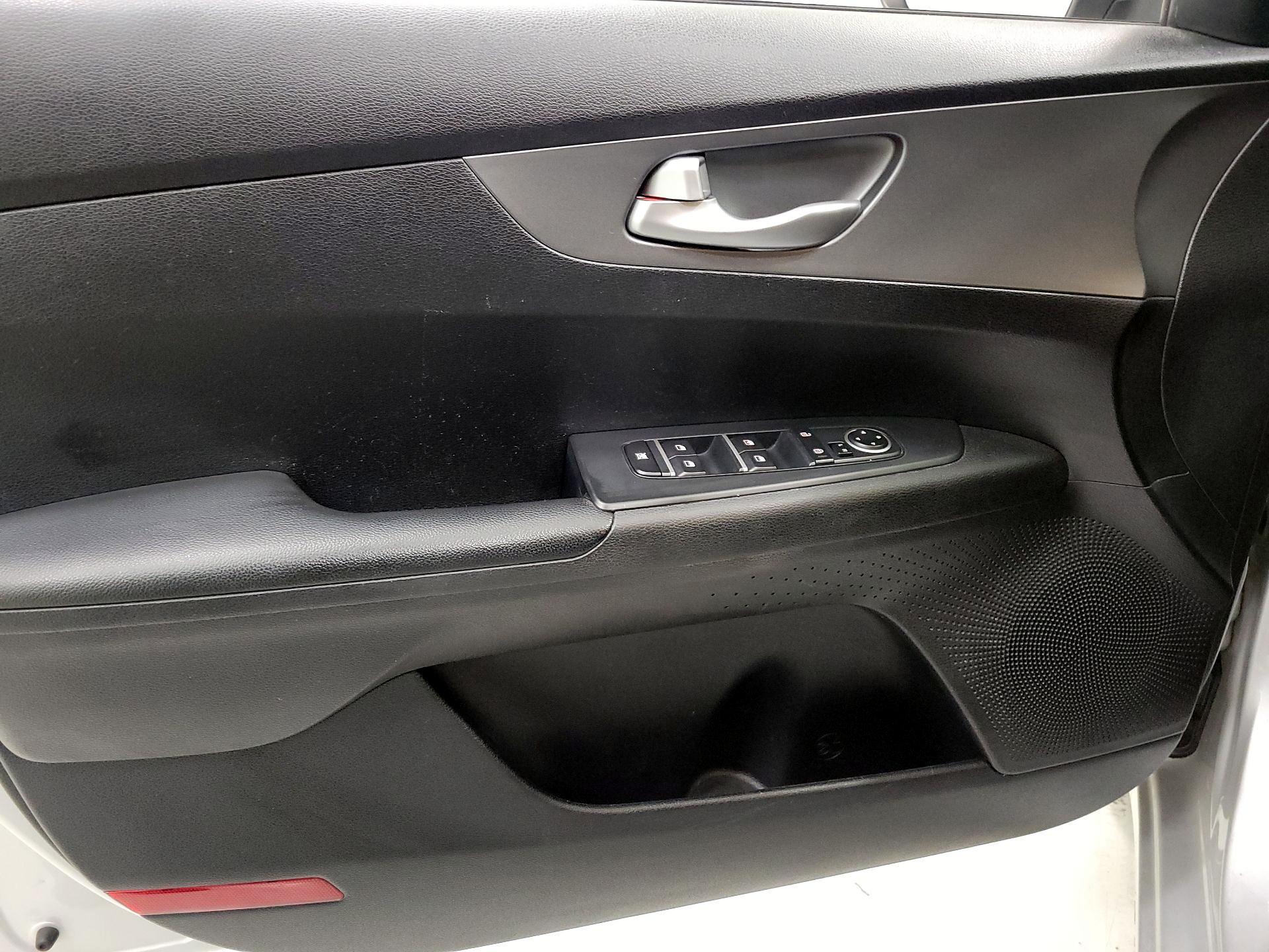 Thumbnail: 2019 Kia Forte - 12