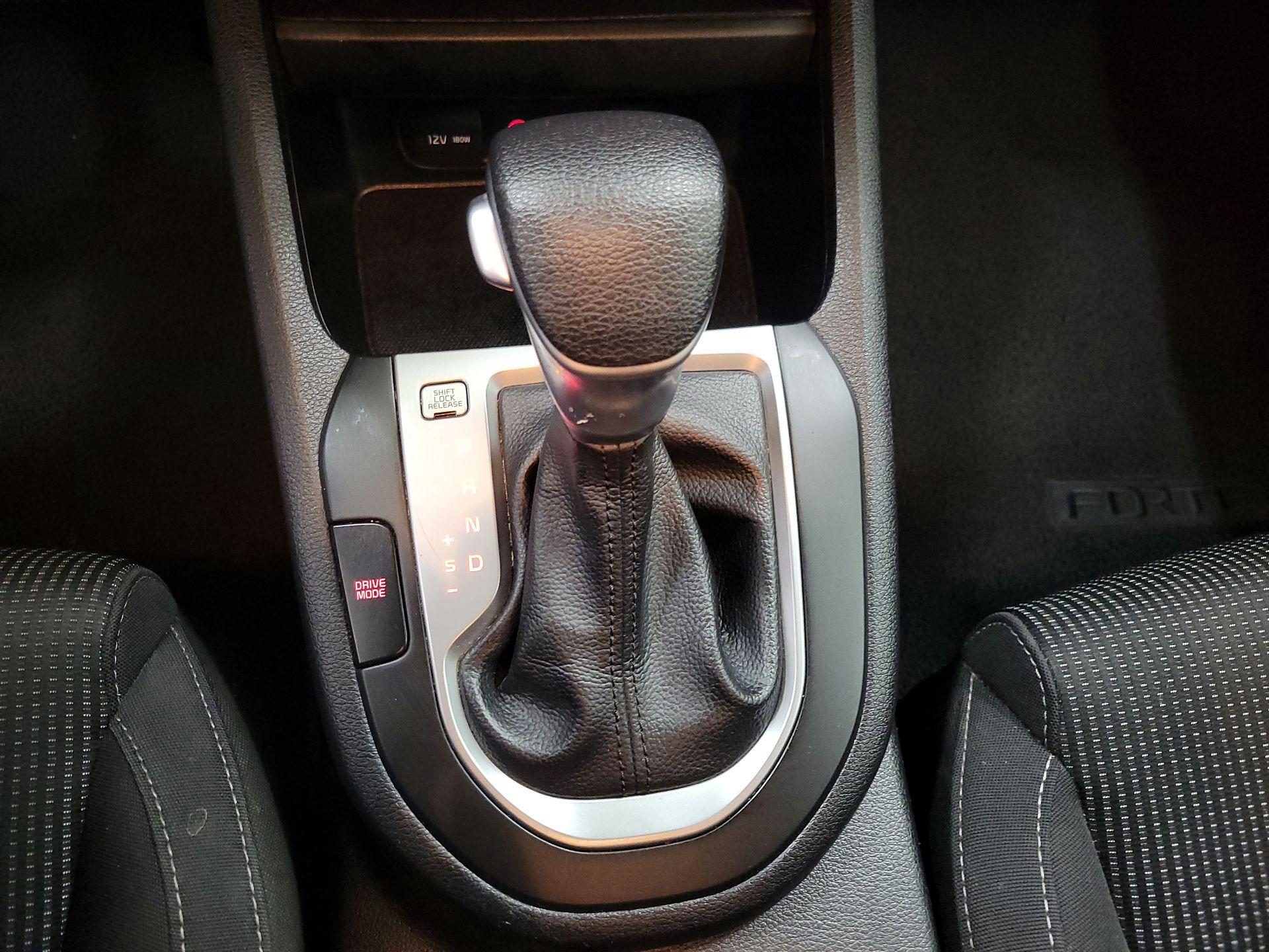 Thumbnail: 2019 Kia Forte - 17