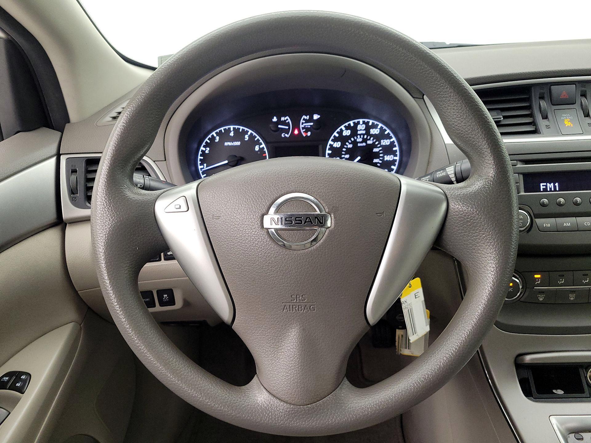Thumbnail: 2014 Nissan Sentra - 10