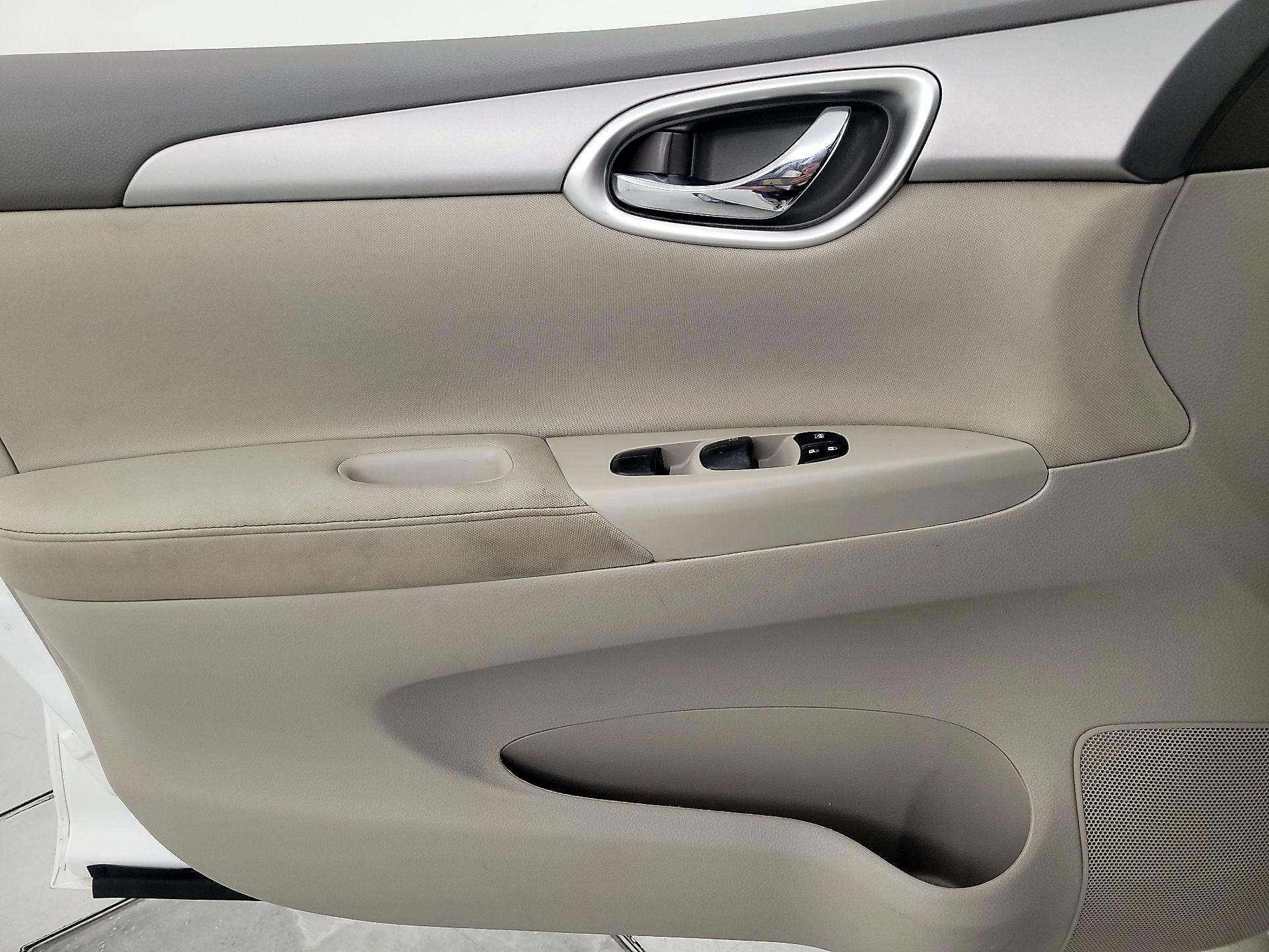 Thumbnail: 2014 Nissan Sentra - 12