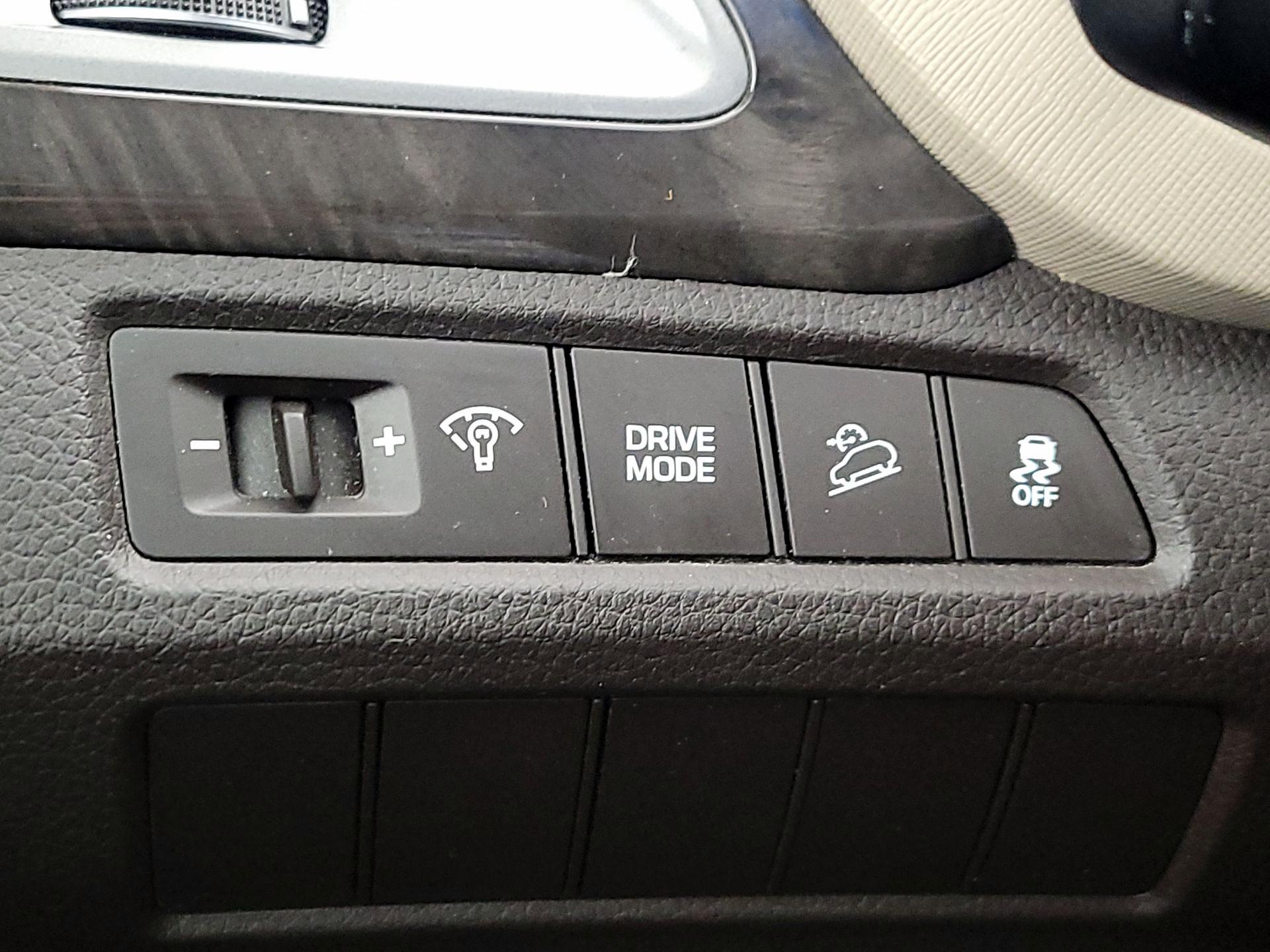 Thumbnail: 2018 Hyundai Santa Fe - 13