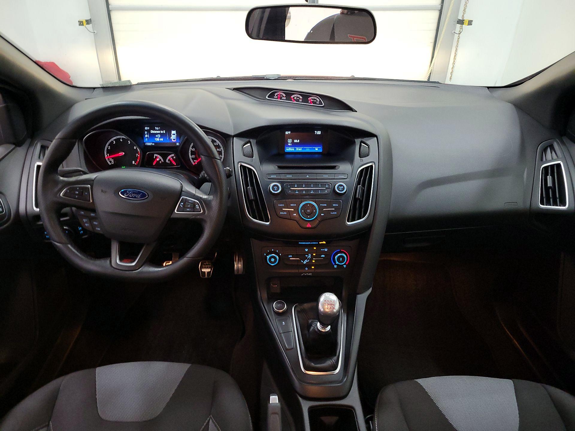 Thumbnail: 2016 Ford Focus - 9