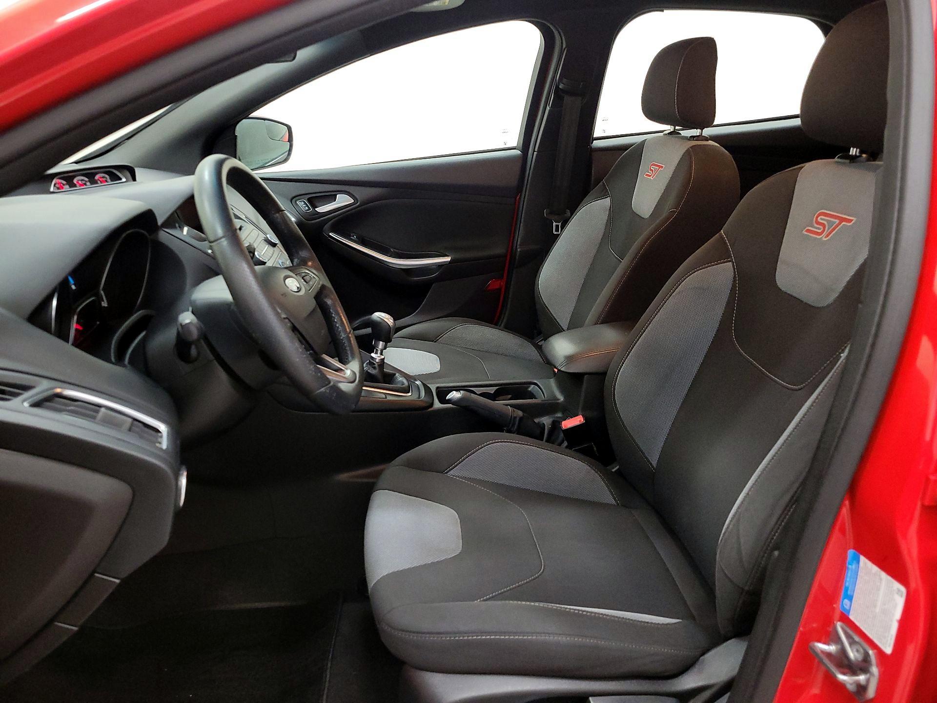 Thumbnail: 2016 Ford Focus - 11